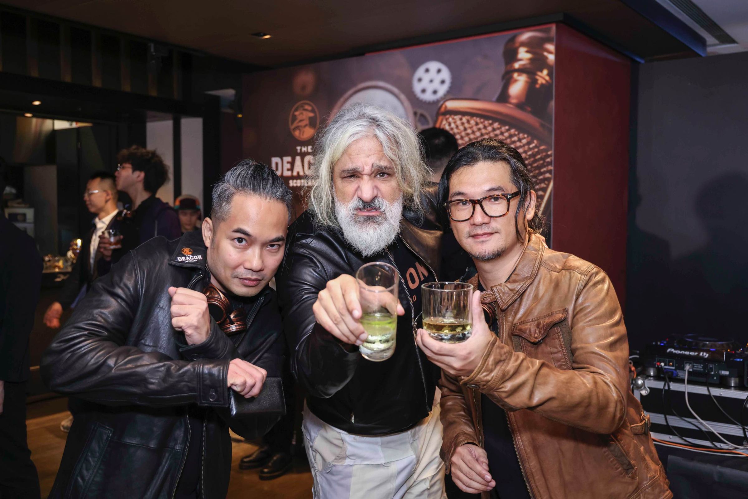 亞太區商務經理Jack(左起)、CEO暨創辦人Brett Berish與台灣區業務經理暨品牌大使Warren。(The Deacon提供)