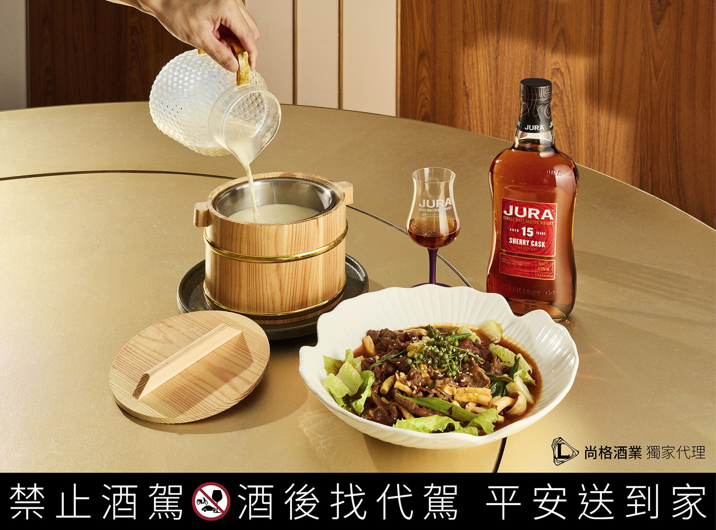 銀杏中餐廳／台北／水煮醬汁快速拌煮牛肉片。