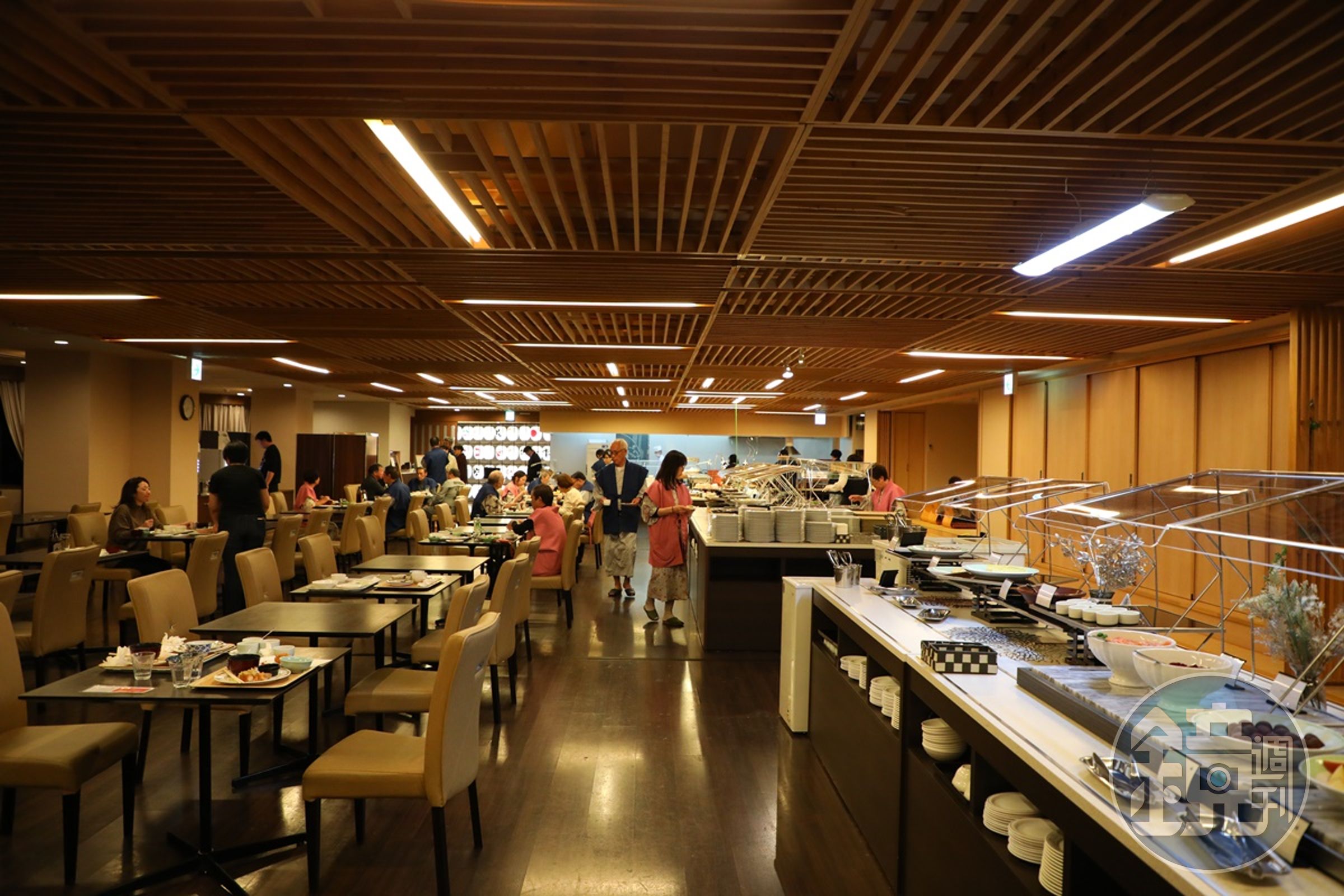 晚餐以自助餐形式供應,可以吃到許多秋田特色美食。