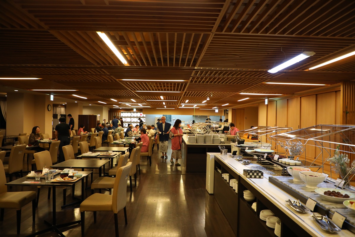 晚餐以自助餐形式供應，可以吃到許多秋田特色美食。