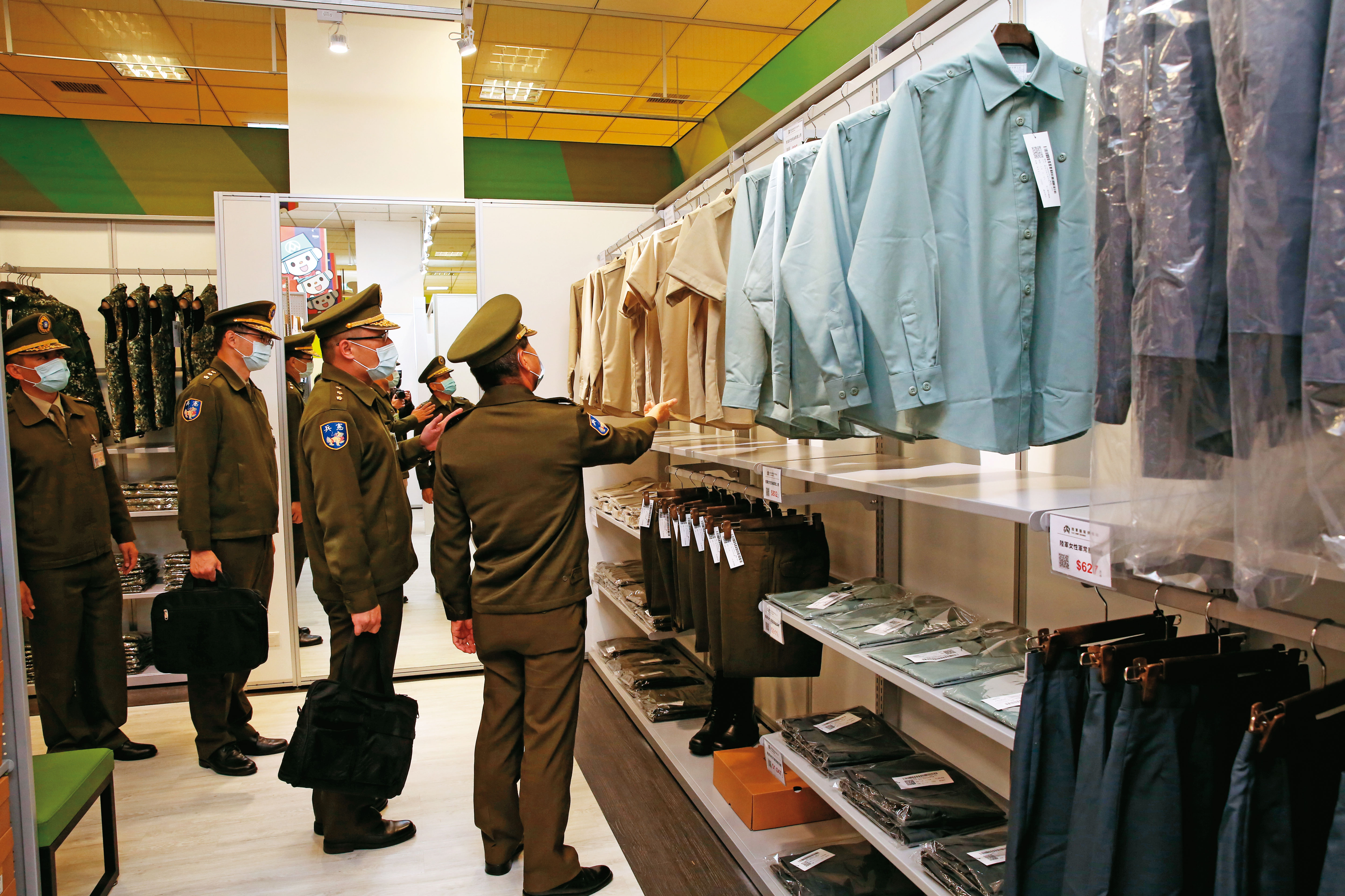 軍情局代理執行長要求每日檢查服裝儀容，引發情報人員反彈。（示意畫面）