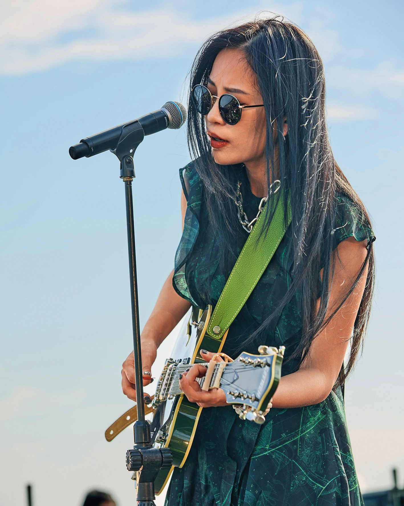 卜星慧除了創作歌曲、製作音樂外，也時常在社群上拍一些cover作品。（翻攝自卜星慧IG）