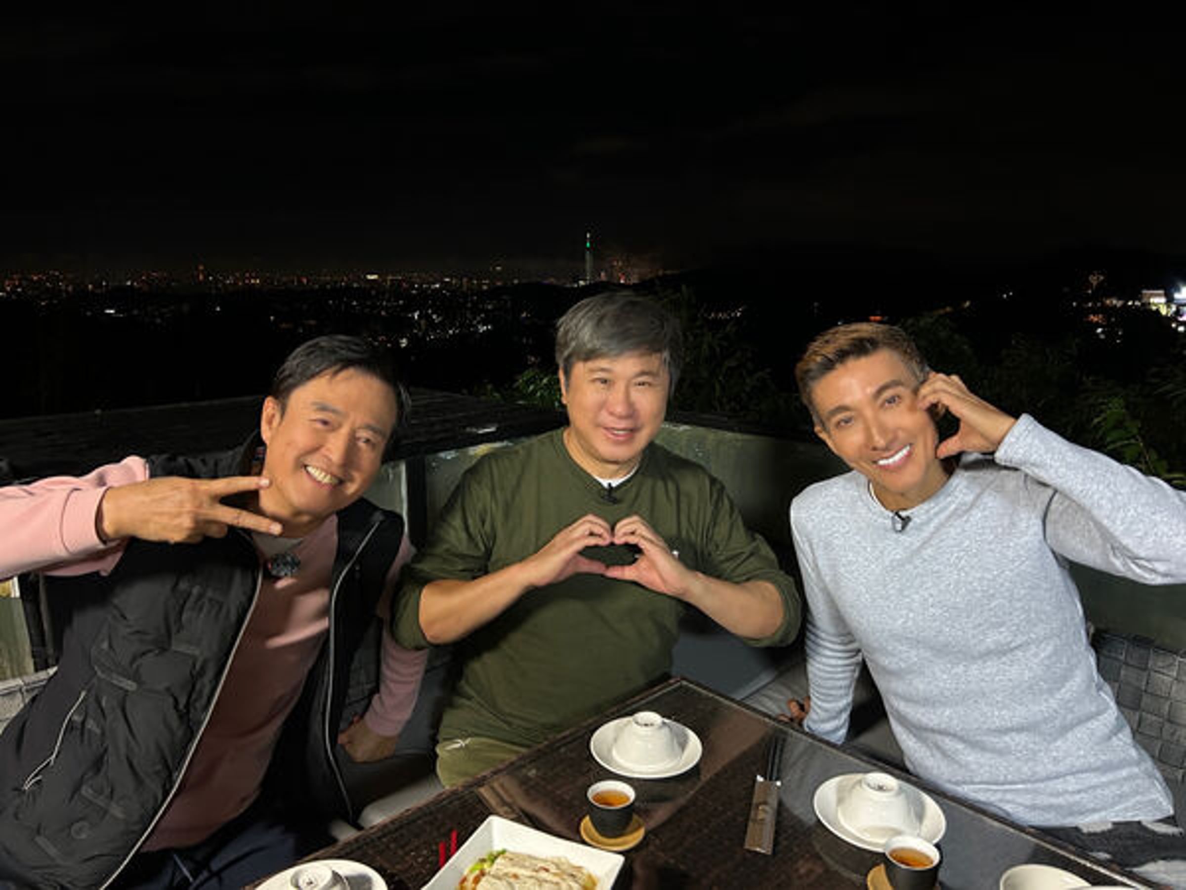 胡瓜 YouTube 頻道《下面一位》最新一集更邀來資深藝人檢場與「筋肉人」潘若迪同框。（《下面一位》提供）