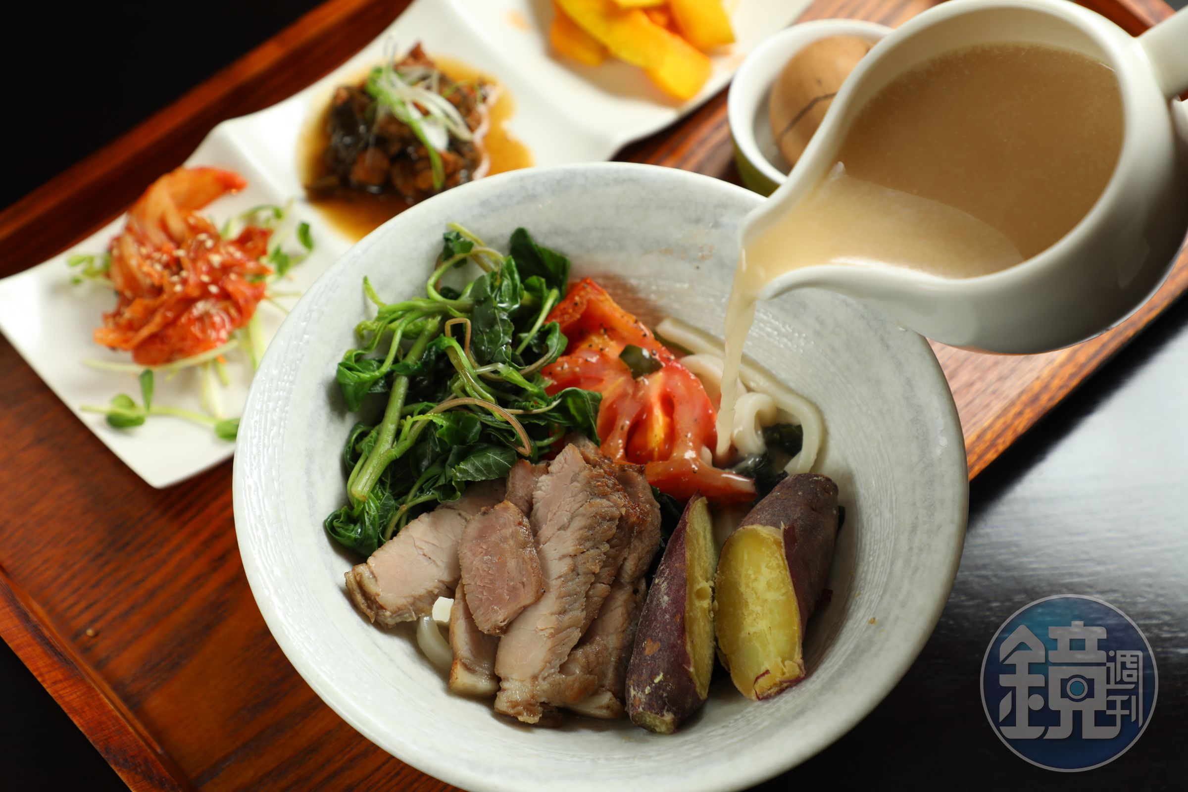 午間套餐提供原民風味套餐「瑞穗奶香鹹豬肉湯麵」將瑞穗鮮乳入湯底,湯頭醇厚。(480元/份)