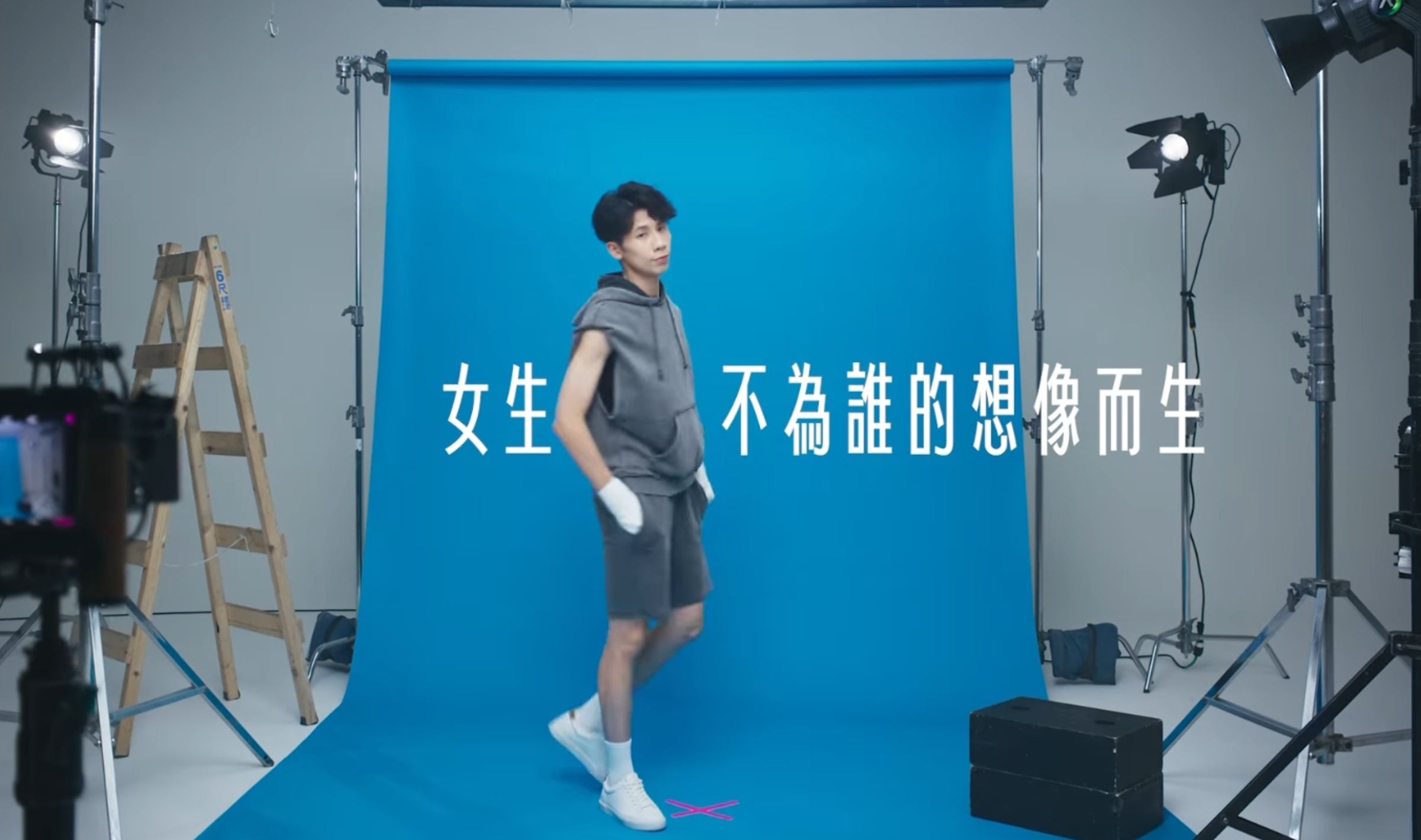 林郁婷拍攝形象廣告中的口號「女生，不為誰的想像而生」，完美詮釋了她的個人寫照。（翻攝自臉書）