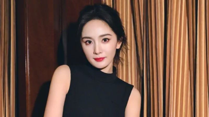 楊冪的論文從字數就有點荒謬，現已引發爭議。（翻攝自微博）