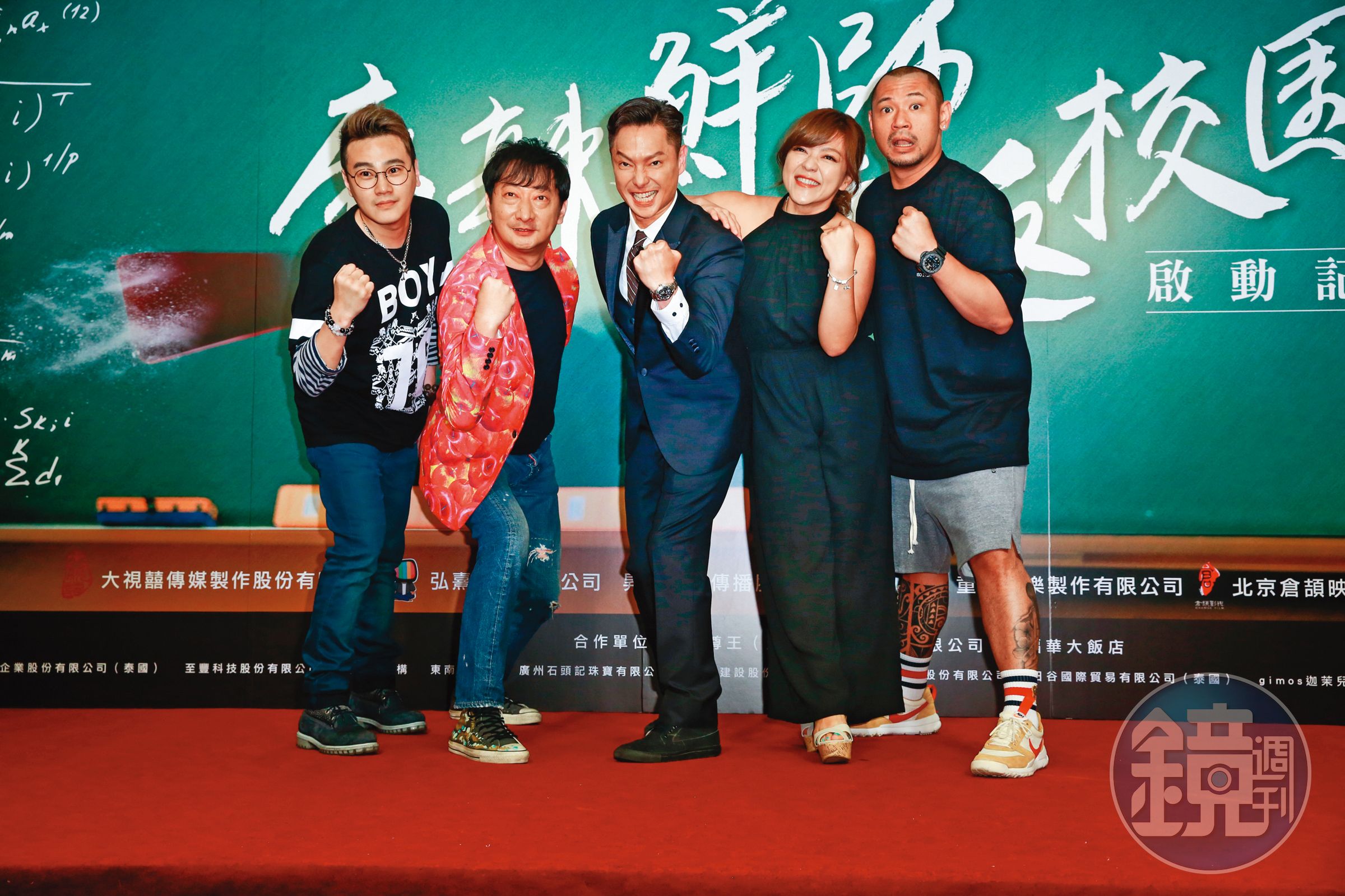 金剛（右一）2002年以《麻辣鮮師》中的「金剛」一角走紅，2017年又再度翻拍電影版。左起為綠茶、九孔、謝祖武與杜詩梅。