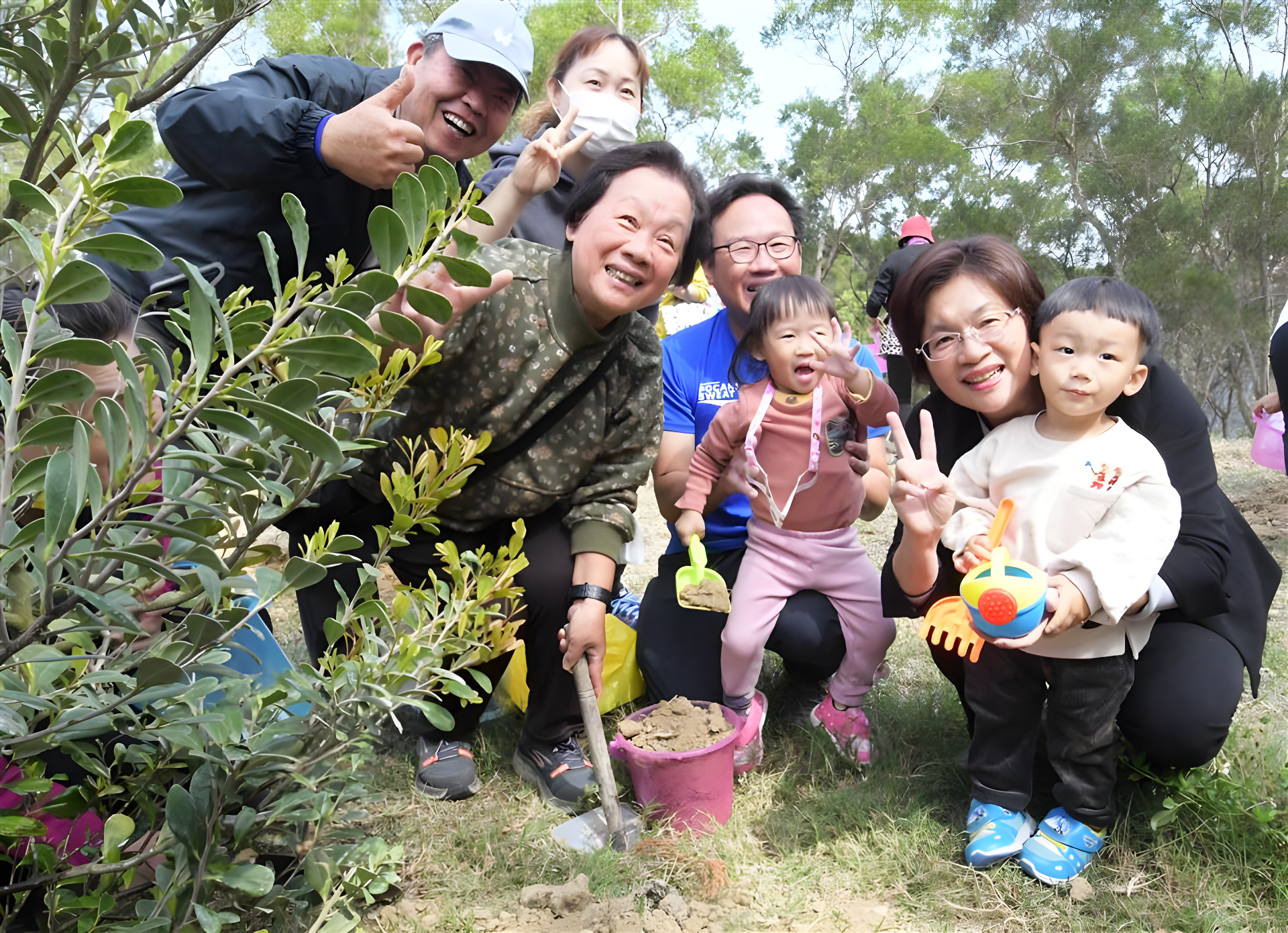 農業處每年辦理植樹活動, 邀民眾共同綠美化家園。