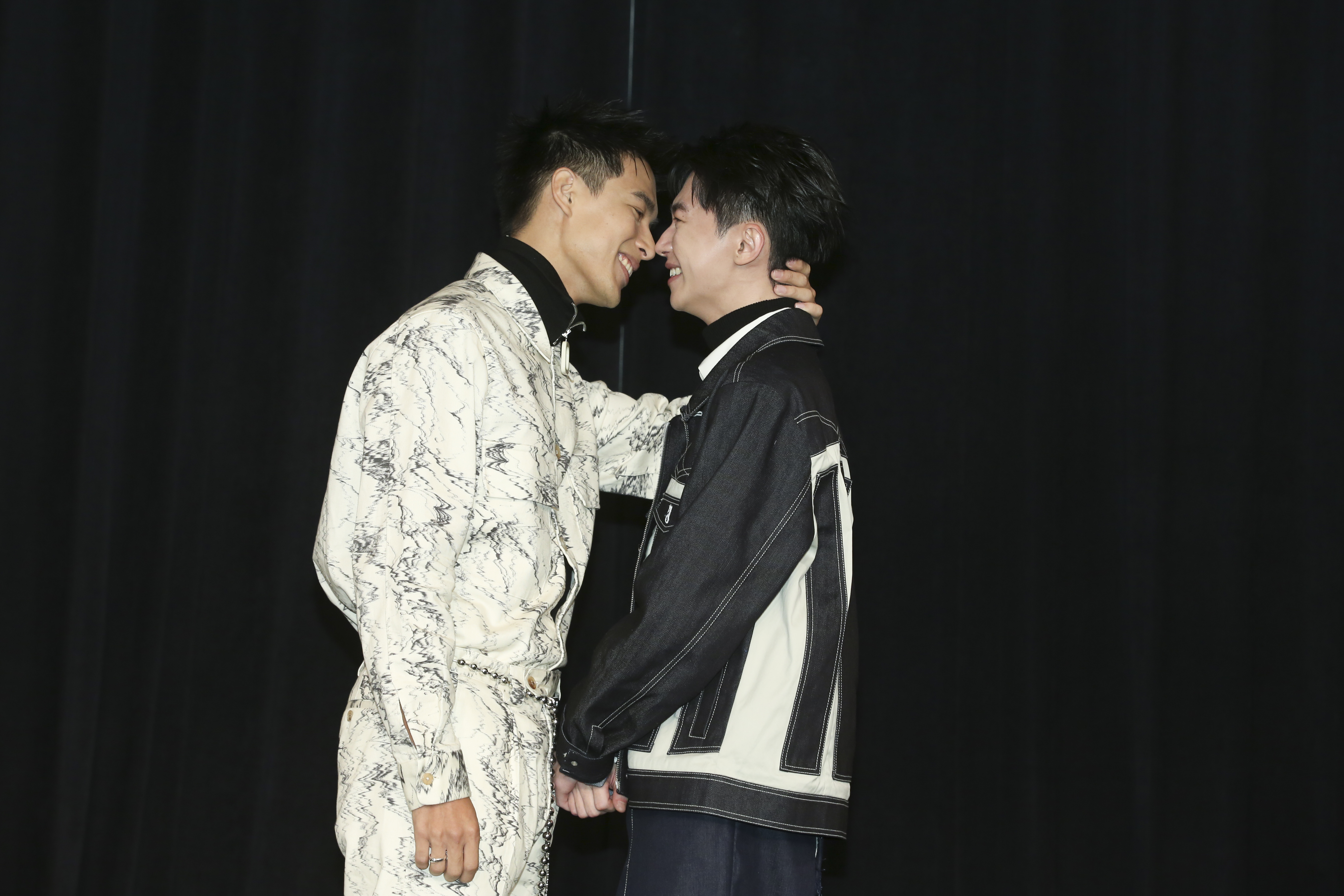 黃丞邦、陳玹宇甜蜜互動。