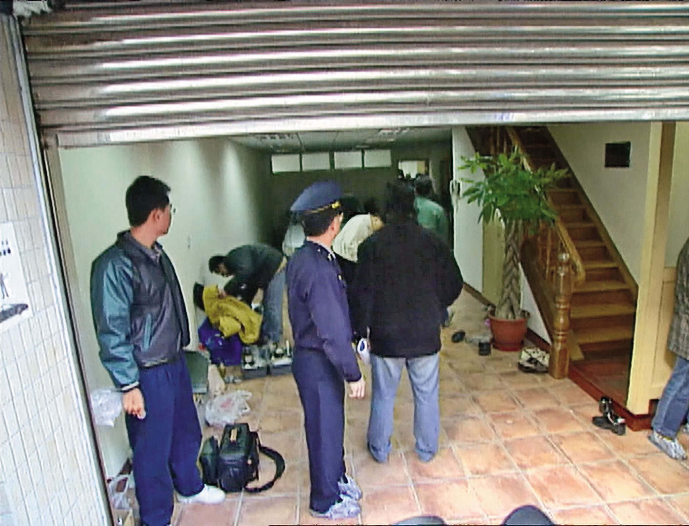 警方一開始認定是顏氏夫妻爭吵互殺造成命案，但鑑識報告出爐後，卻讓偵查方向大逆轉。（東森新聞提供）