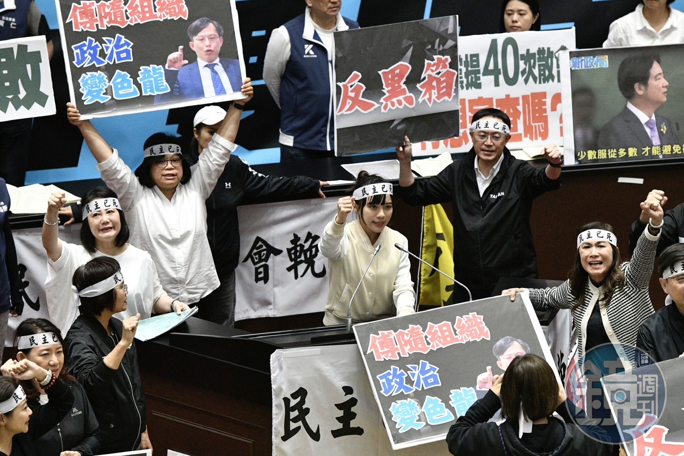 下午的會議,民進黨團4度提出散會動議均遭國民黨團、民眾黨團否決。