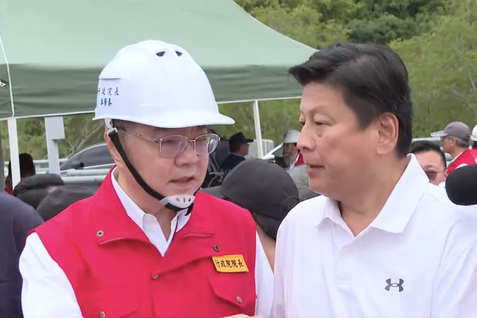 傅崐萁今針對馬太鞍溪堰塞湖的防災提出質疑，認為應比照南投縣用爆破等方式處理。（鏡新聞提供）