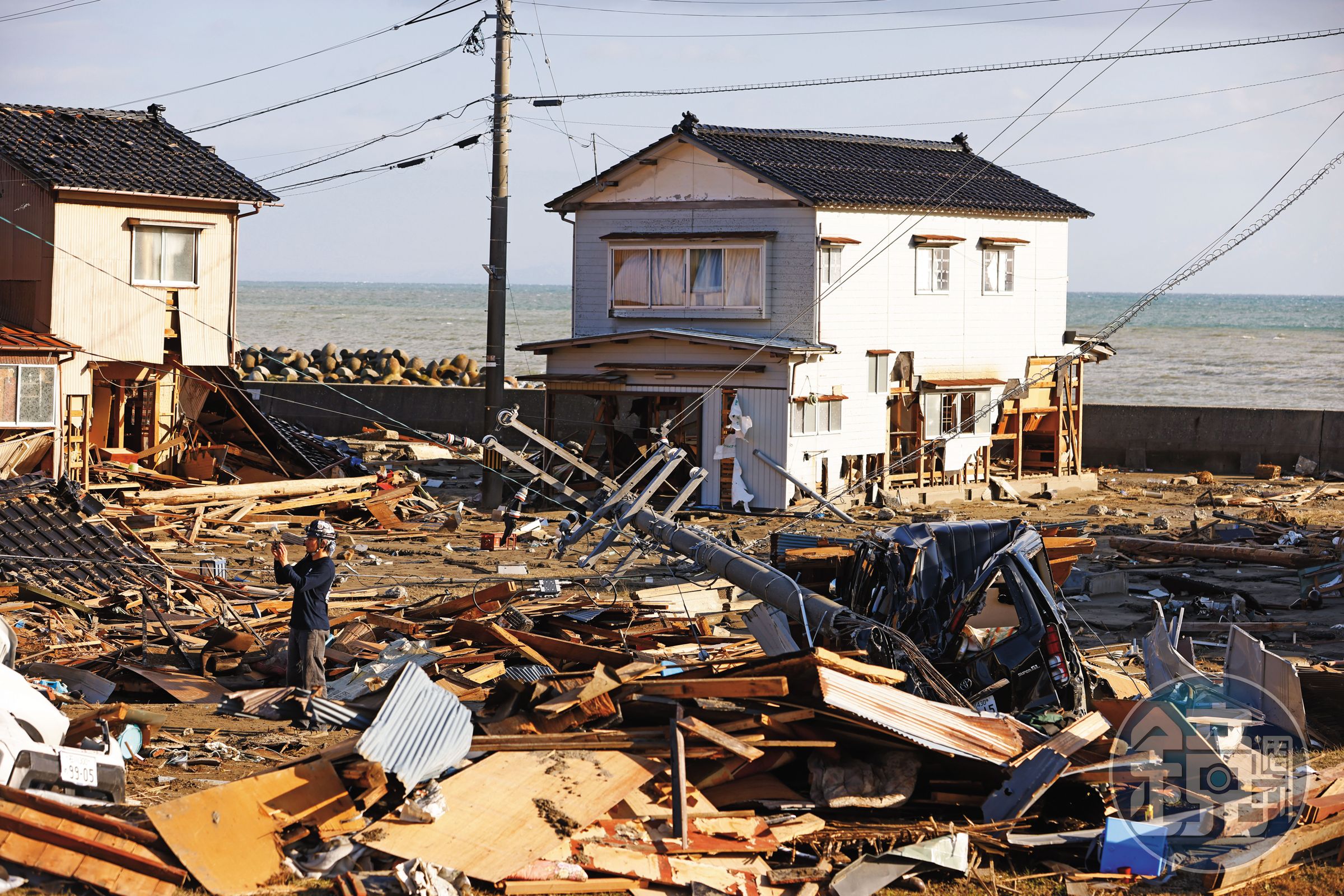 珠洲市災情慘重,房屋被地震及海嘯侵襲,幾乎全毀。
