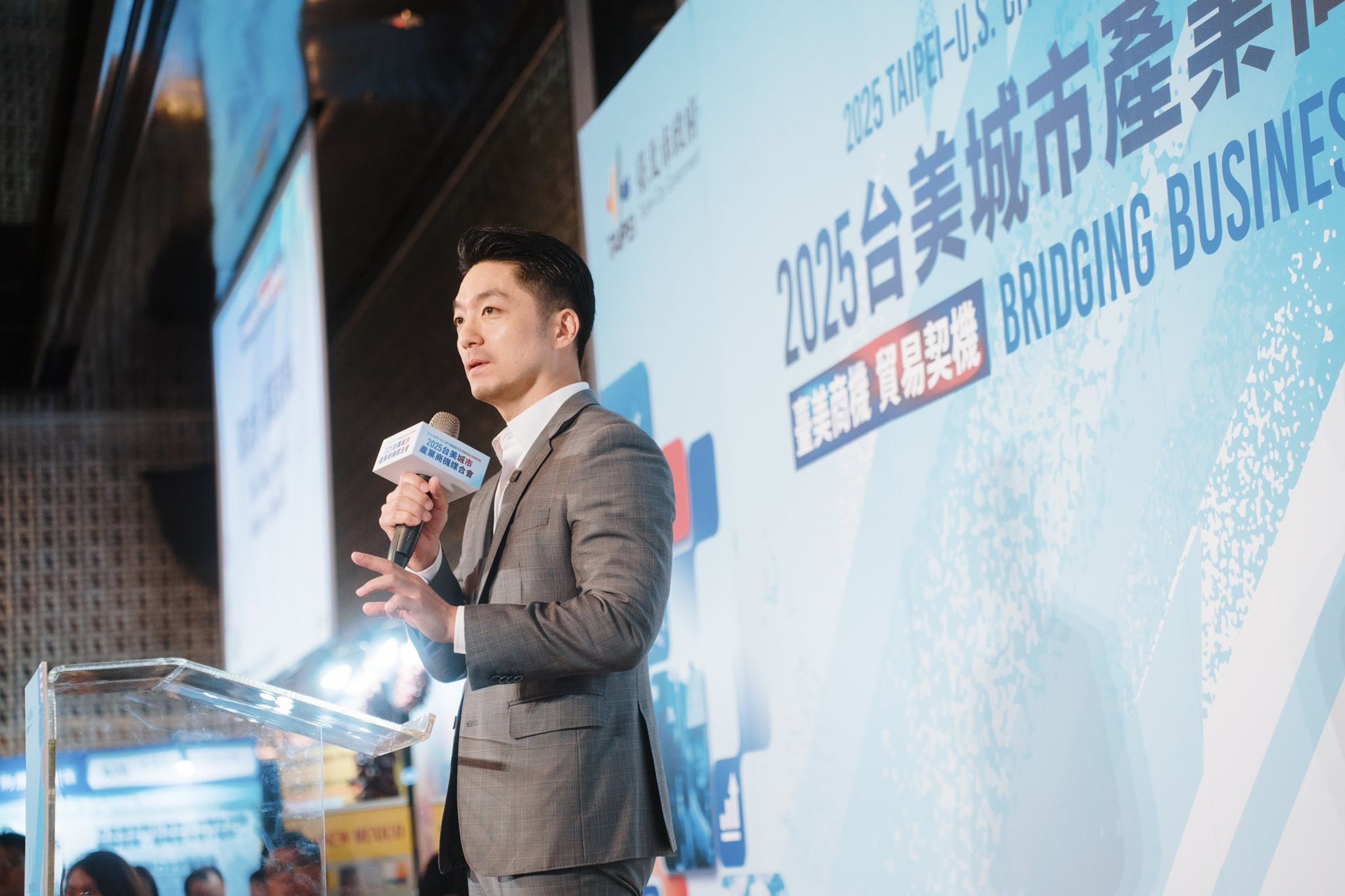 對於台北市議會提案普發現金，蔣萬安今日持保留態度。（翻攝自臉書@蔣萬安）