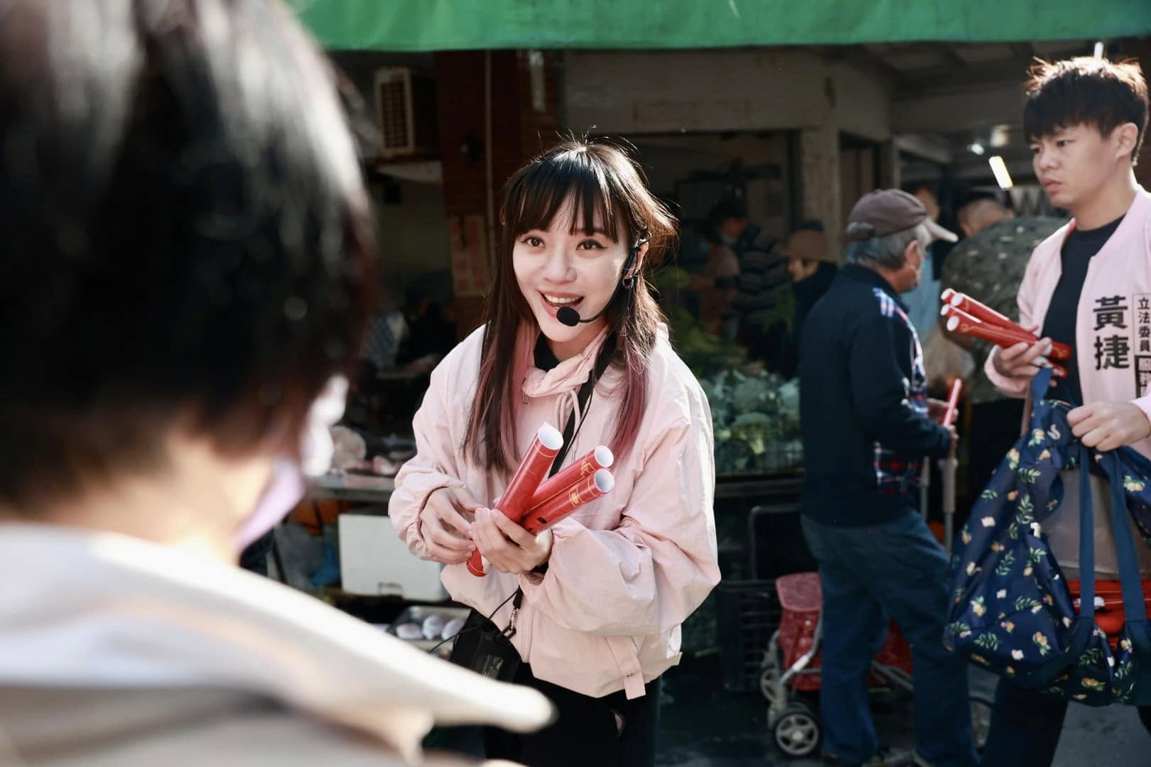 民進黨立委黃捷表示，她向選委會求證，的確有發現罷捷連署單「有大量字跡相似」的情況。（翻攝自黃捷臉書）