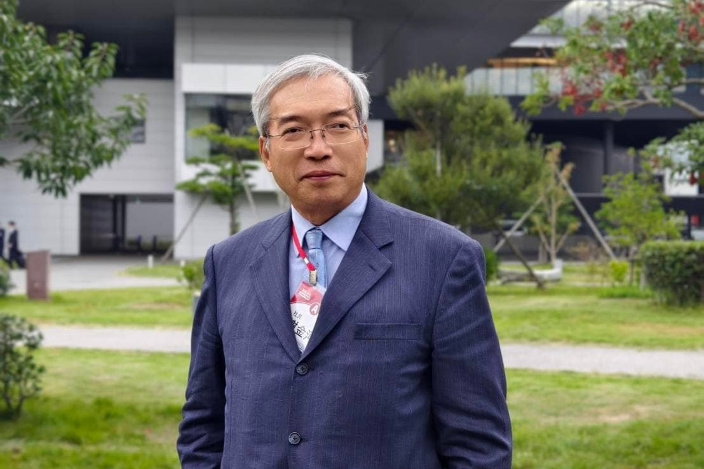 謝金河稱馬英九決定停產IDF導致整個團隊被南韓挖走，遭網友打臉後默默更新貼文。（翻攝自謝金河臉書）
