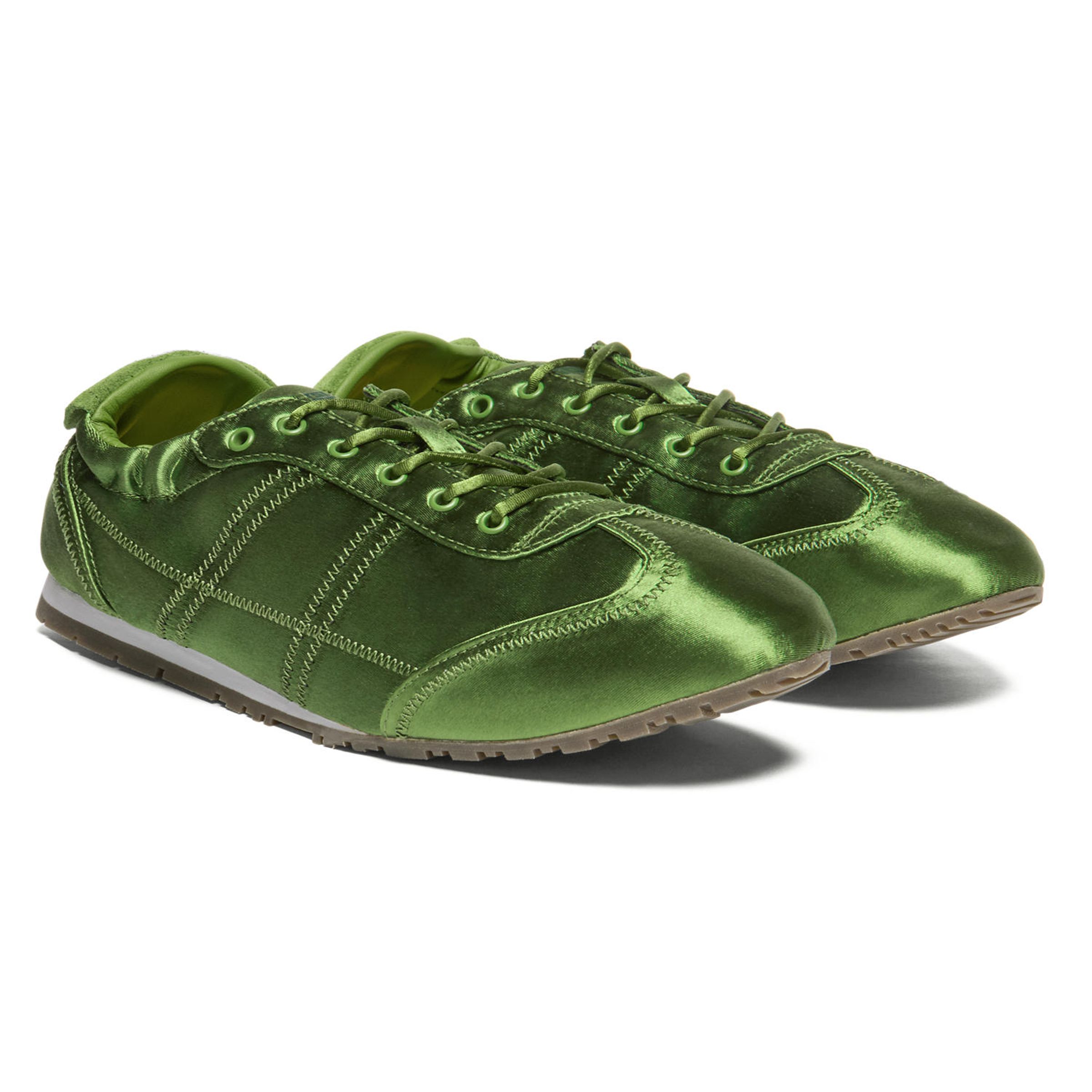 緞面綠色PLABALA。NT$6,180(Onitsuka Tiger提供)