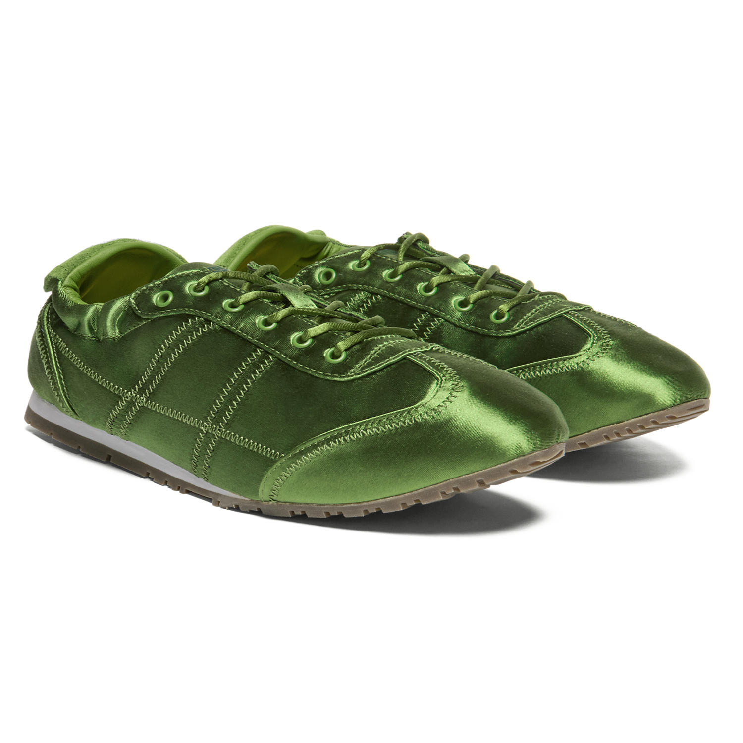 緞面綠色PLABALA。NT$6,180(Onitsuka Tiger提供)
