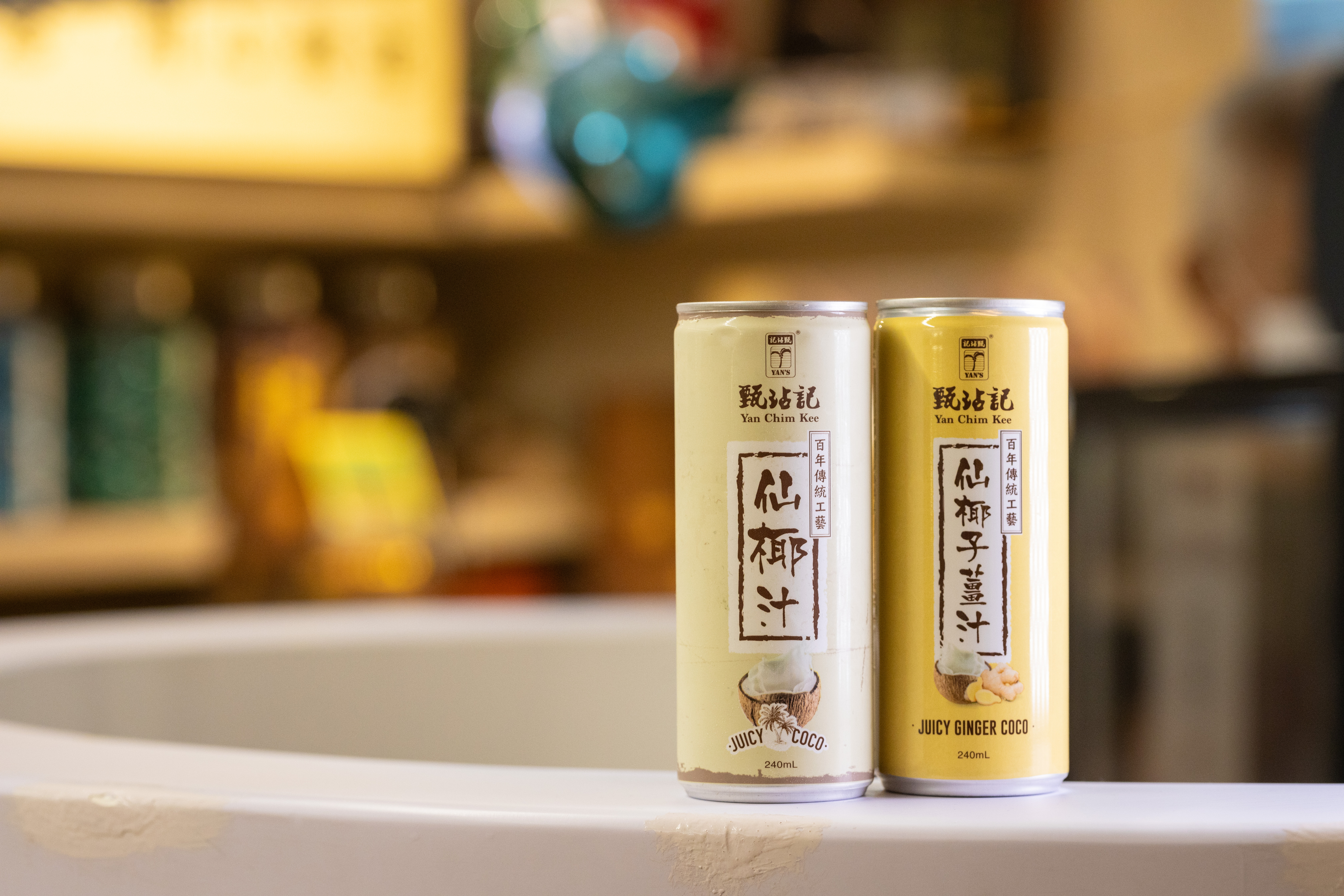「仙椰汁」（左）「椰子薑汁」（右）的風味都很獨特，值得一試。（皆港幣22元／罐）