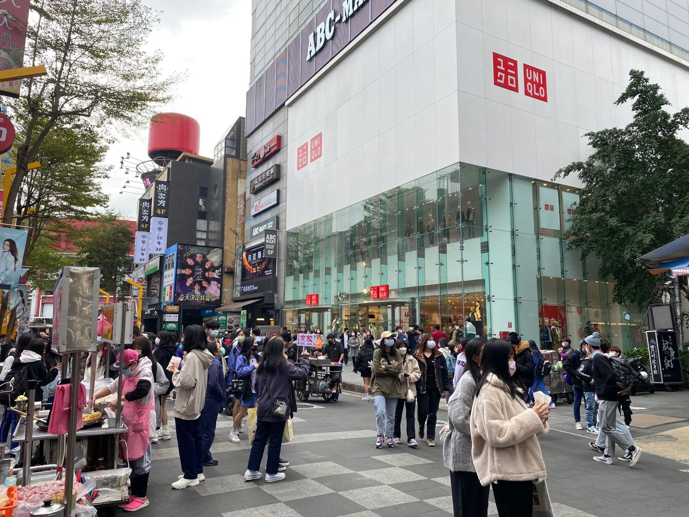 永慶房屋統計2023年捷運站周邊店面租金,西門站店面平均單坪租金逾6000元居冠。(房市示意圖)