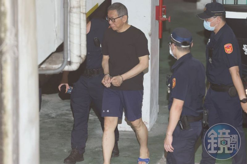 指控證據不實的柯文哲竟完全未傳喚USB上13個金主的任何一位到法庭詰問釐清，等同默認為真及打臉自己。（圖／鏡週刊）
