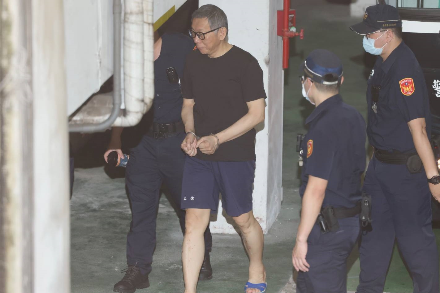 指控證據不實的柯文哲竟完全未傳喚USB上13個金主的任何一位到法庭詰問釐清，等同默認為真及打臉自己。