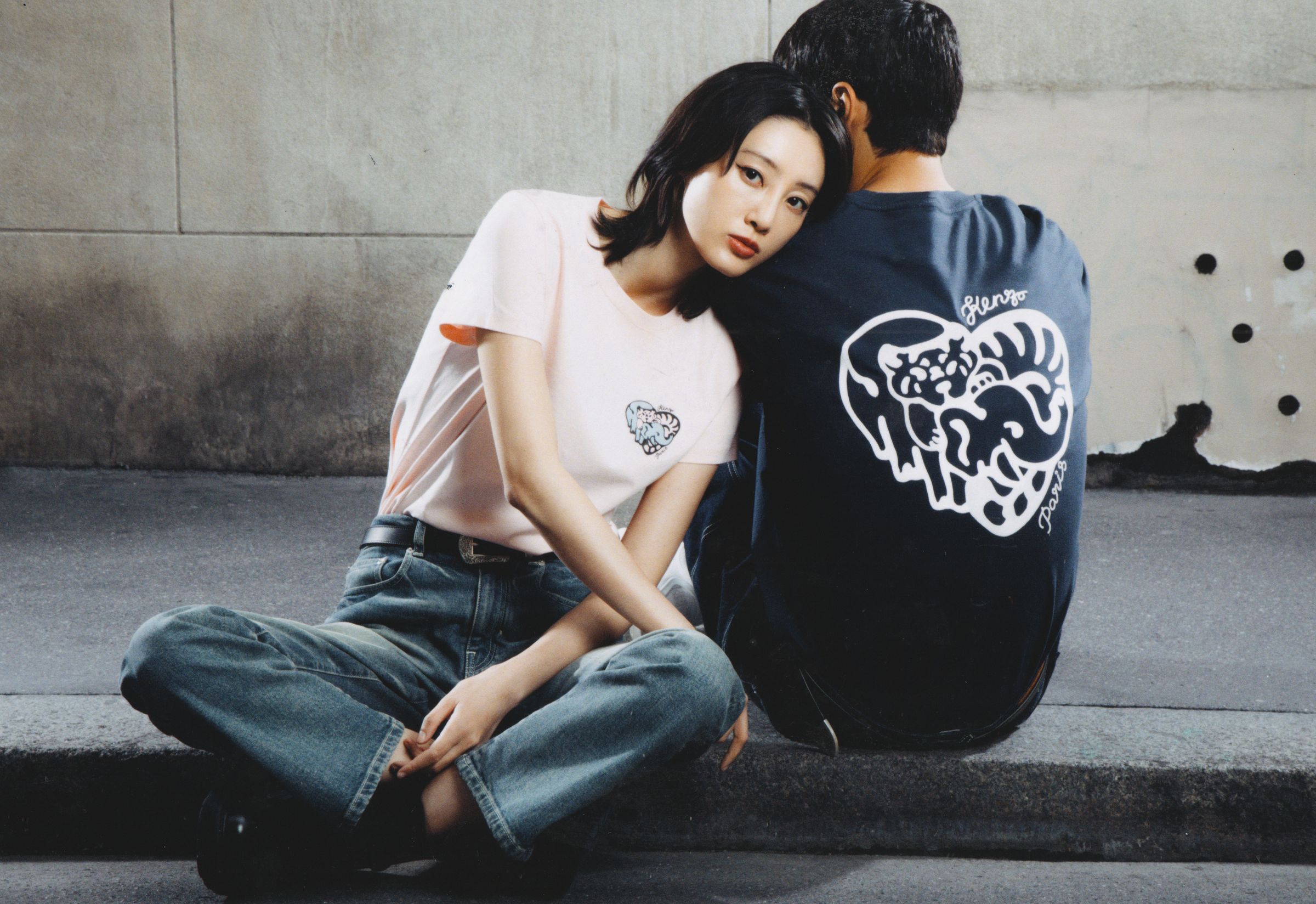 KENZO七夕限定JUNGLE HEART系列:(女)JUNGLE LOVE櫻花粉短袖上衣NT$7,800。(惇聚國際提供)