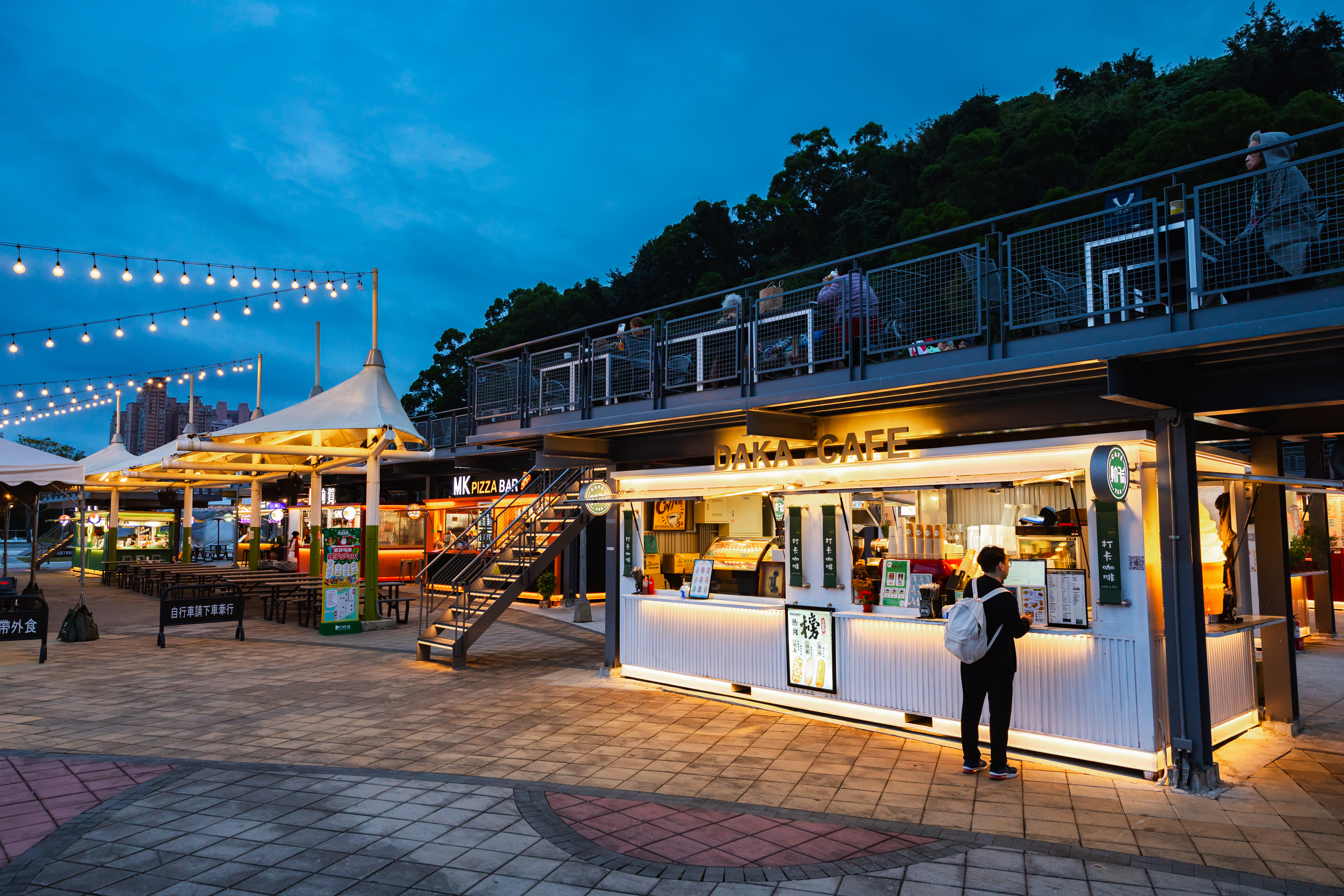 「關渡碼頭貨櫃市集」於2024年5月21日風光開幕，今年春節又多了新景點可逛。