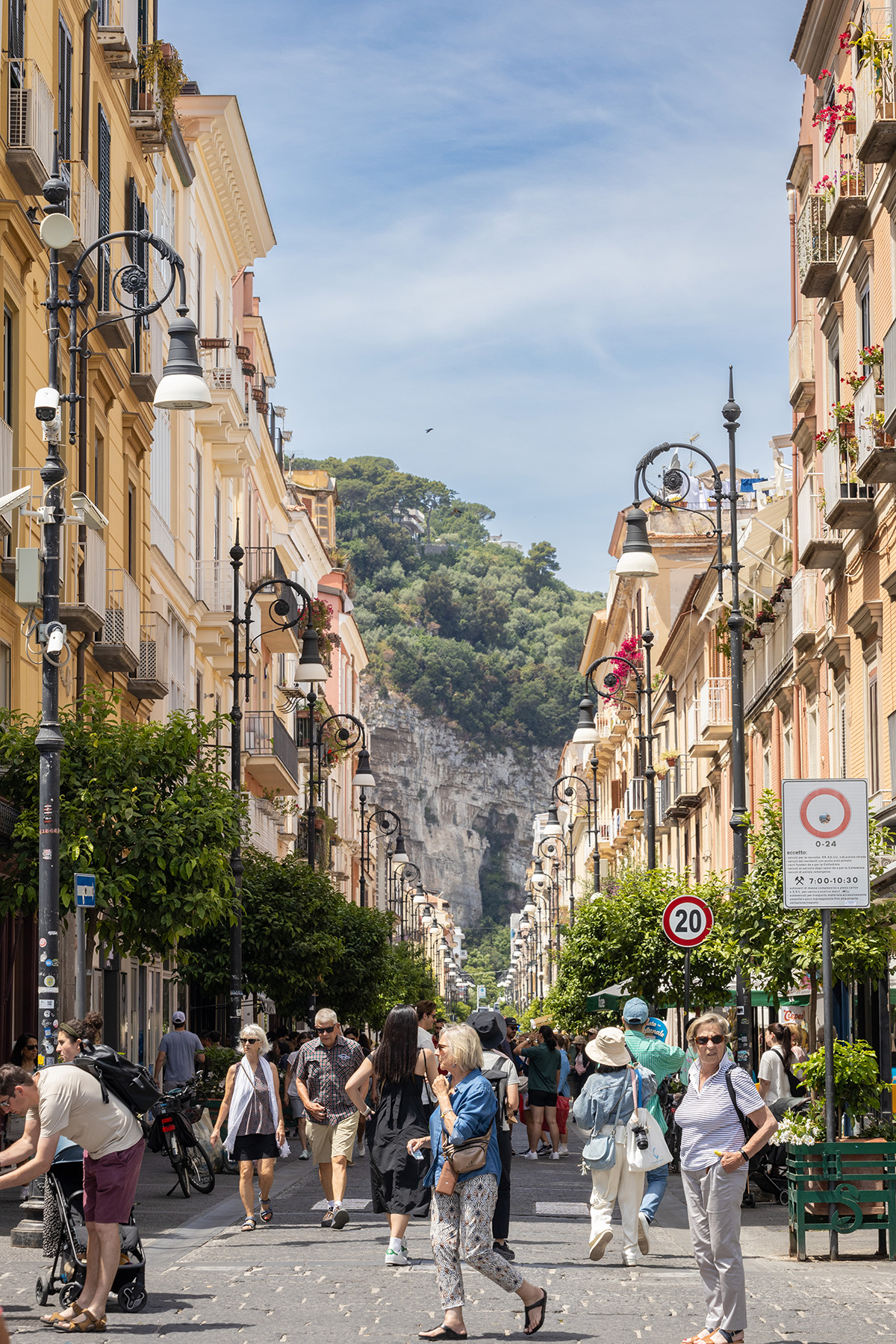 Corso Italia是蘇連多的主要街道,兩側餐廳、咖啡館、冰淇淋與伴手禮店林立,非常好逛。