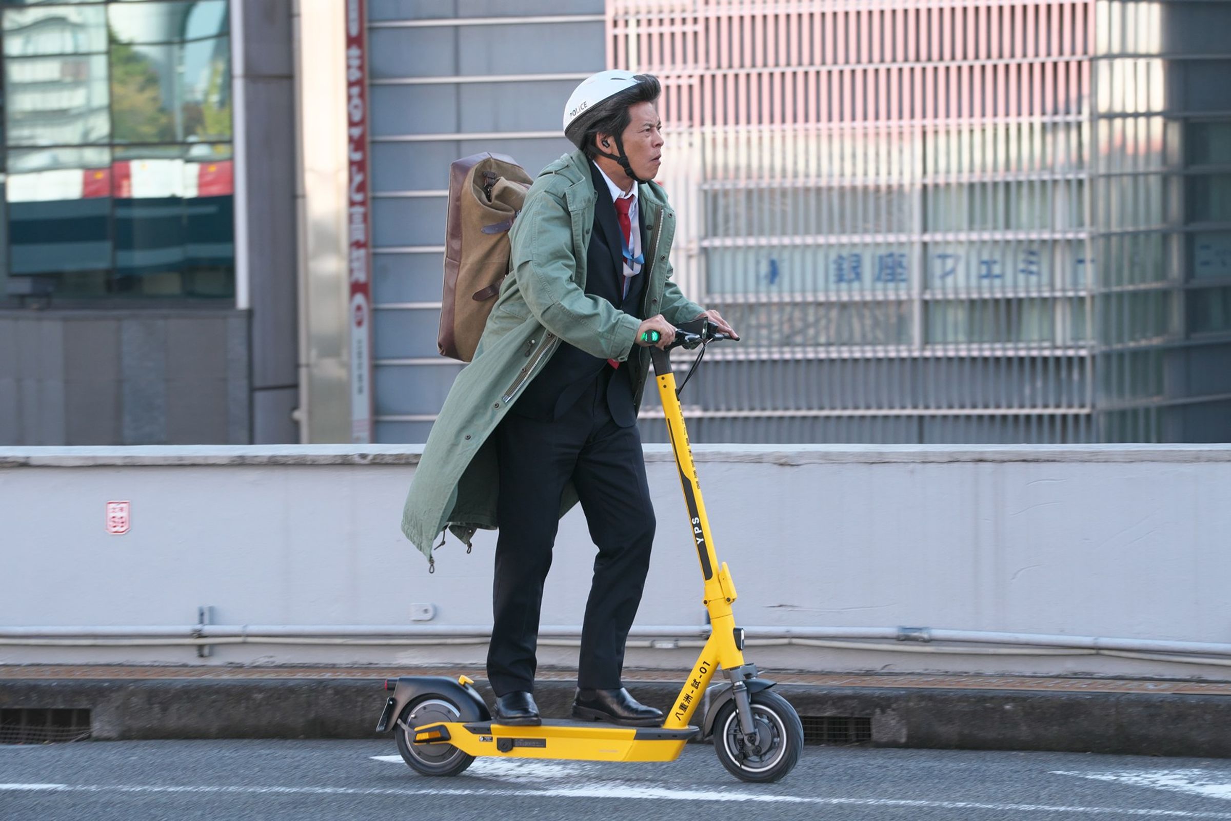織田裕二飾演的刑警青島俊作時隔十餘年重回大銀幕與觀眾見面。(車庫娛樂提供)