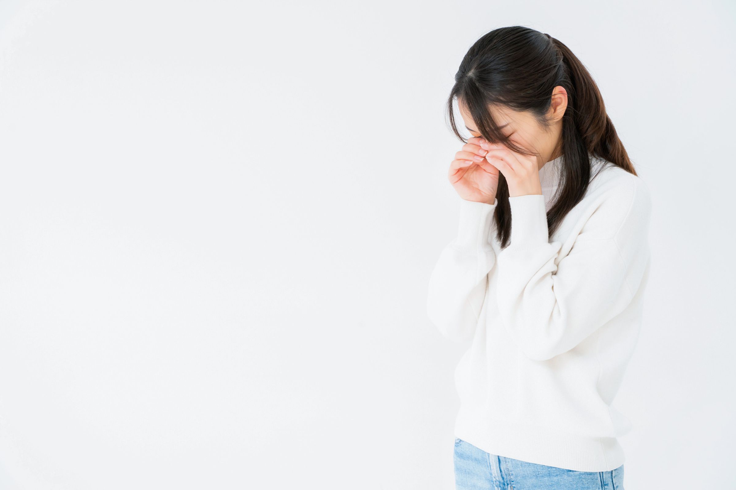 一名人妻被丈夫誆騙欠地下錢莊巨債，威脅貸款幫忙還債並離婚。（示意圖，Pakutaso）
