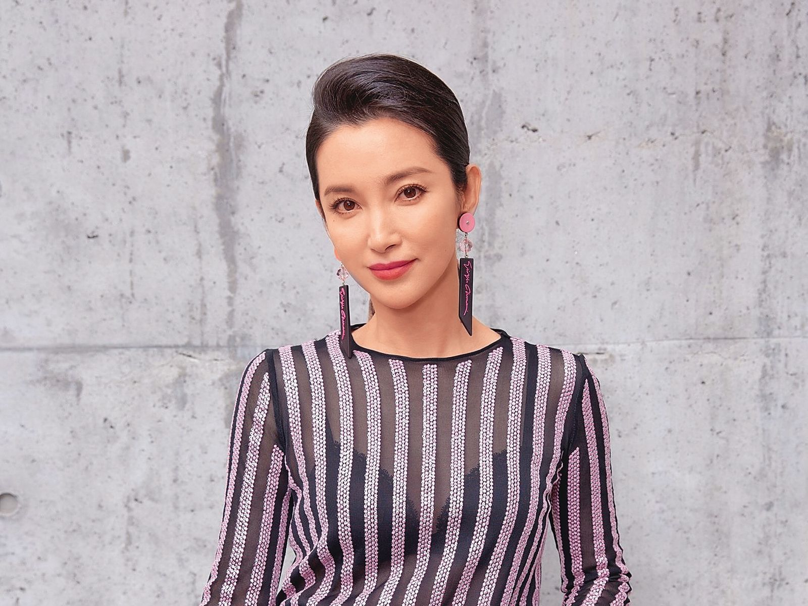 單身不落單/52歲影后分手小16歲男友 曝光滑雪旅行近況!素顏超凍齡