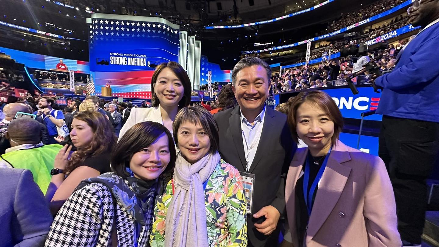 民主黨全代會將對台6保證也納入黨綱，王定宇等人認為這是對台政策的重要宣示。（翻攝自范雲臉書）