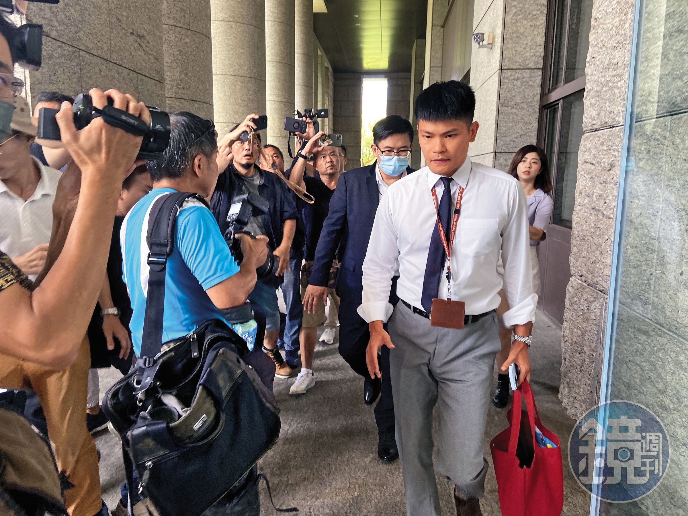 繼鄭文燦案證據遭偽造後,陳嘉義又被爆出開庭未告知當事人權利爭議。