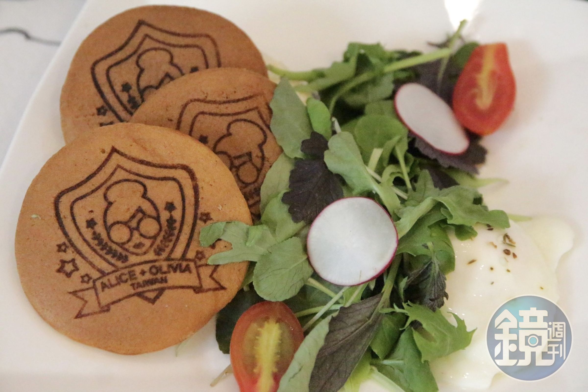 想要來點有澱粉的輕食，可以選擇清爽的「活力生菜鬆餅」。（350元／份）