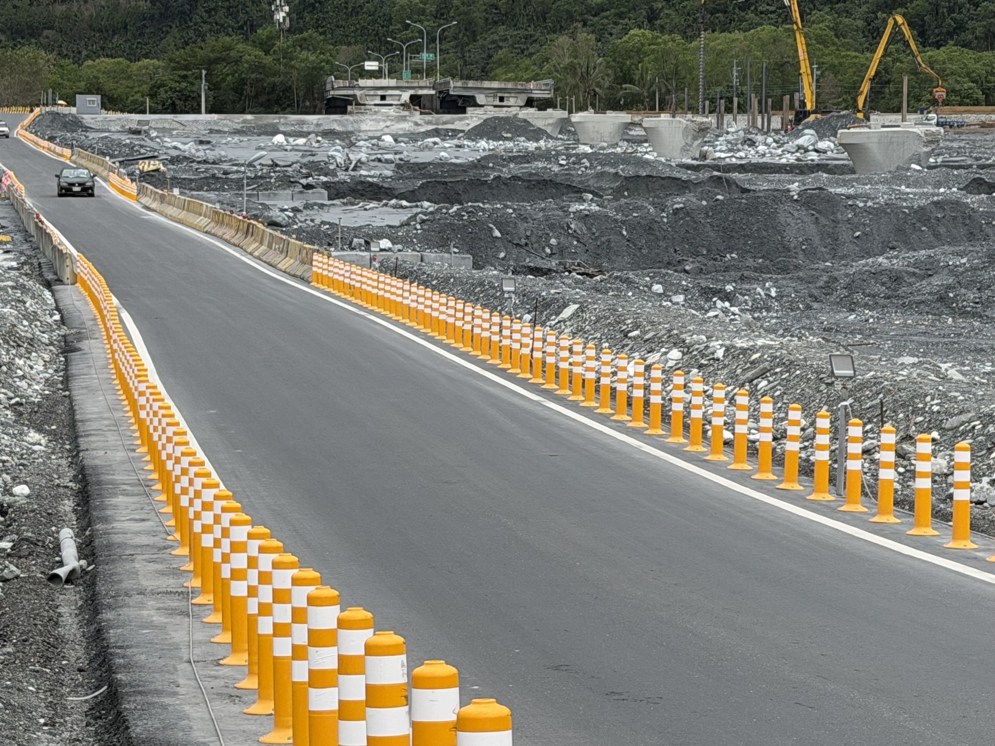 馬太鞍溪橋便道因紅色警戒，不排除封閉只出不進。（翻攝公路局臉書）