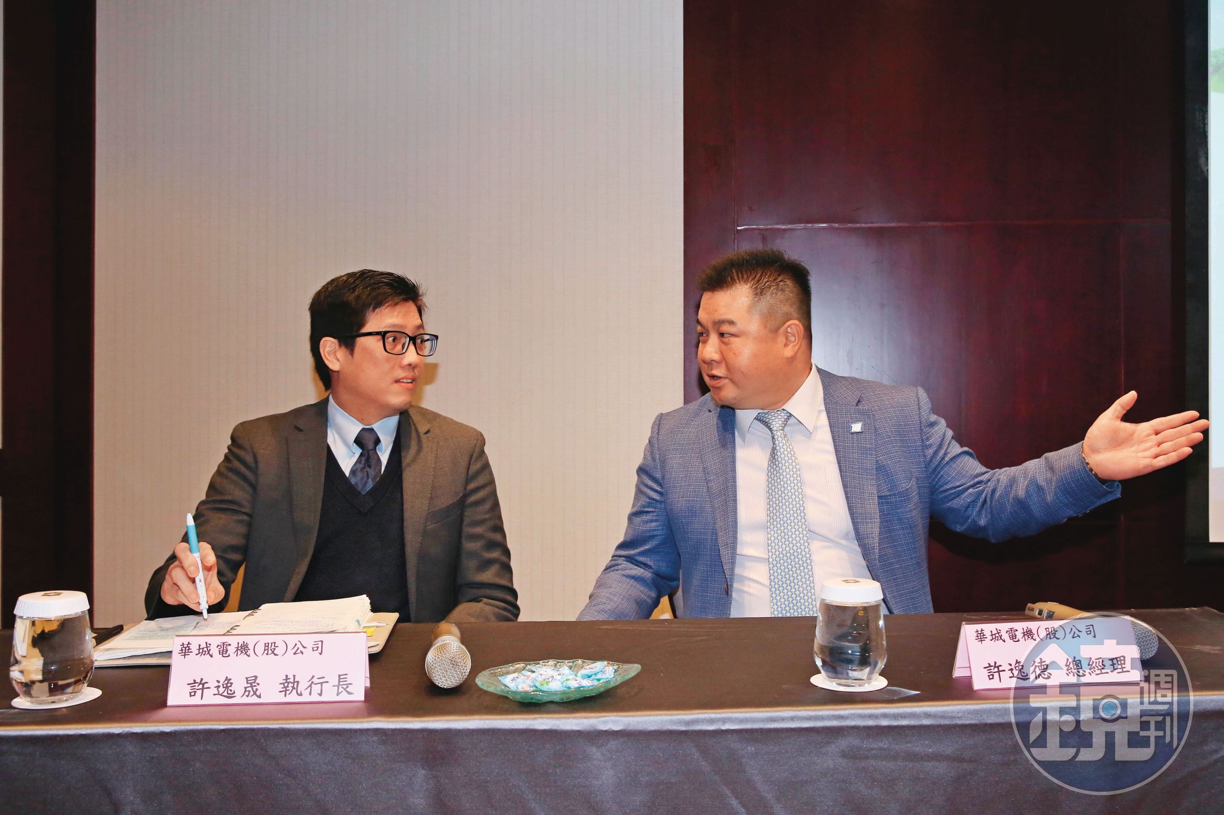 華城已經啟動世代交接,第三代許逸德(右)、許逸晟(左)分別為總經理與執行長。