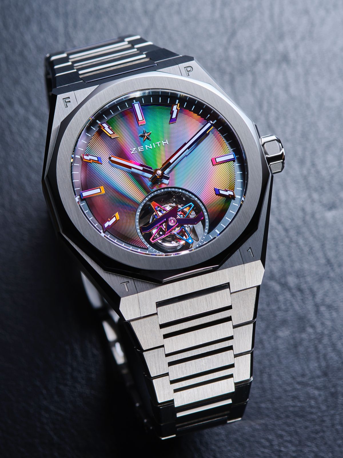 阿根廷藝術家 Felipe Pantone 與 ZENITH 真力時再度攜手,推出全新 Defy Skyline Tourbillon Felipe Pantone 限量版腕錶,再次突破創意界限,探索藝術與時間的無限可能。定價約NT$2,183,800。全球限量100只。