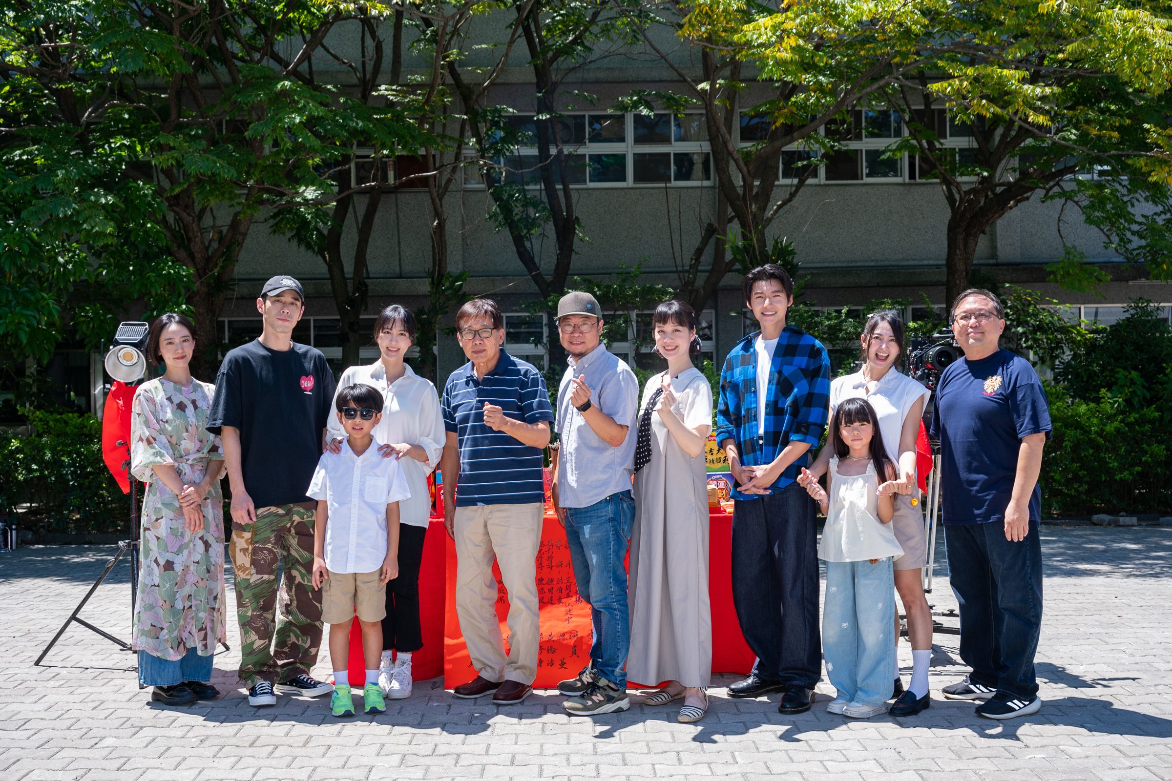 新劇《轉角那間心藥局》也在昨開鏡。(大愛提供)