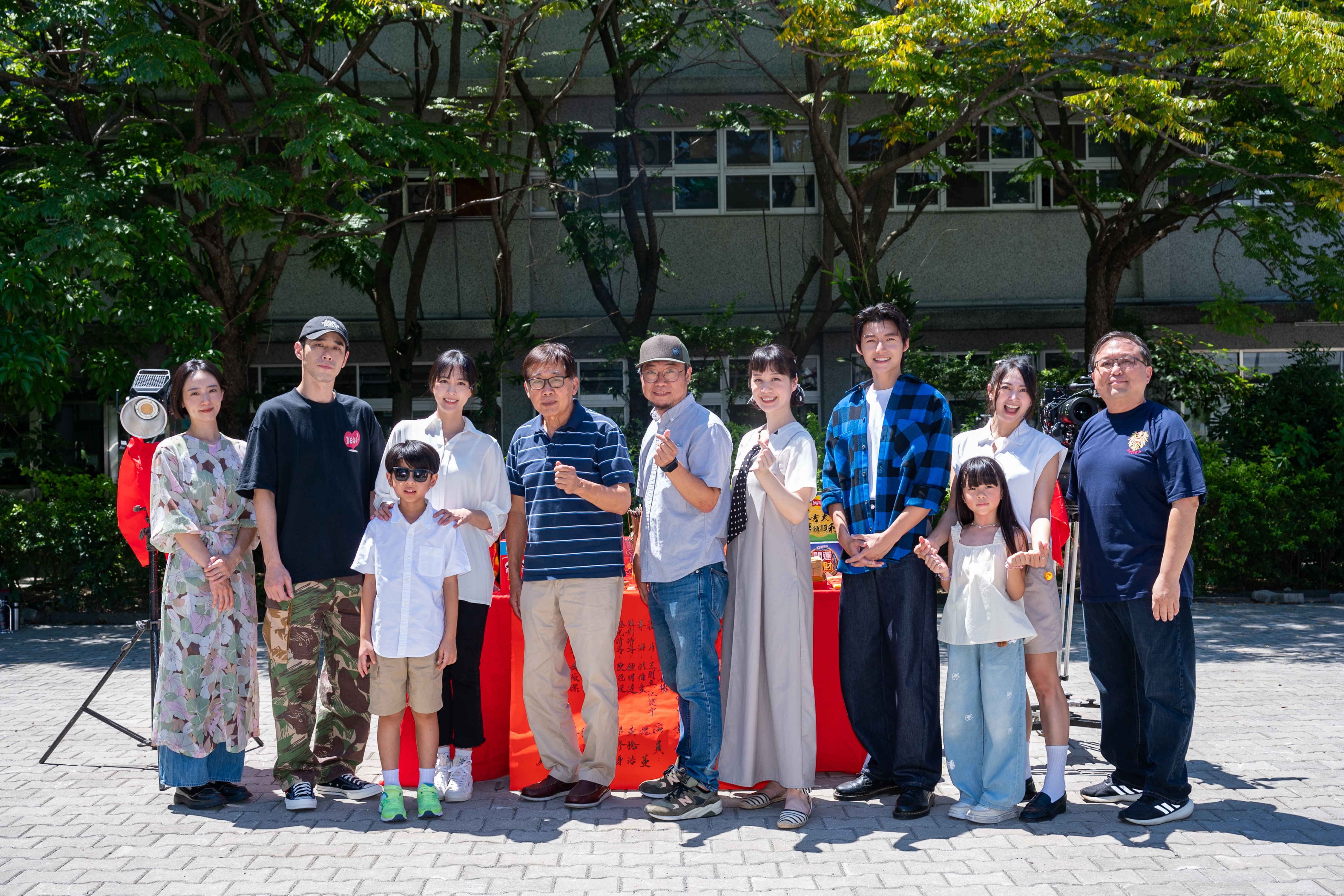 新劇《轉角那間心藥局》也在昨開鏡。(大愛提供)