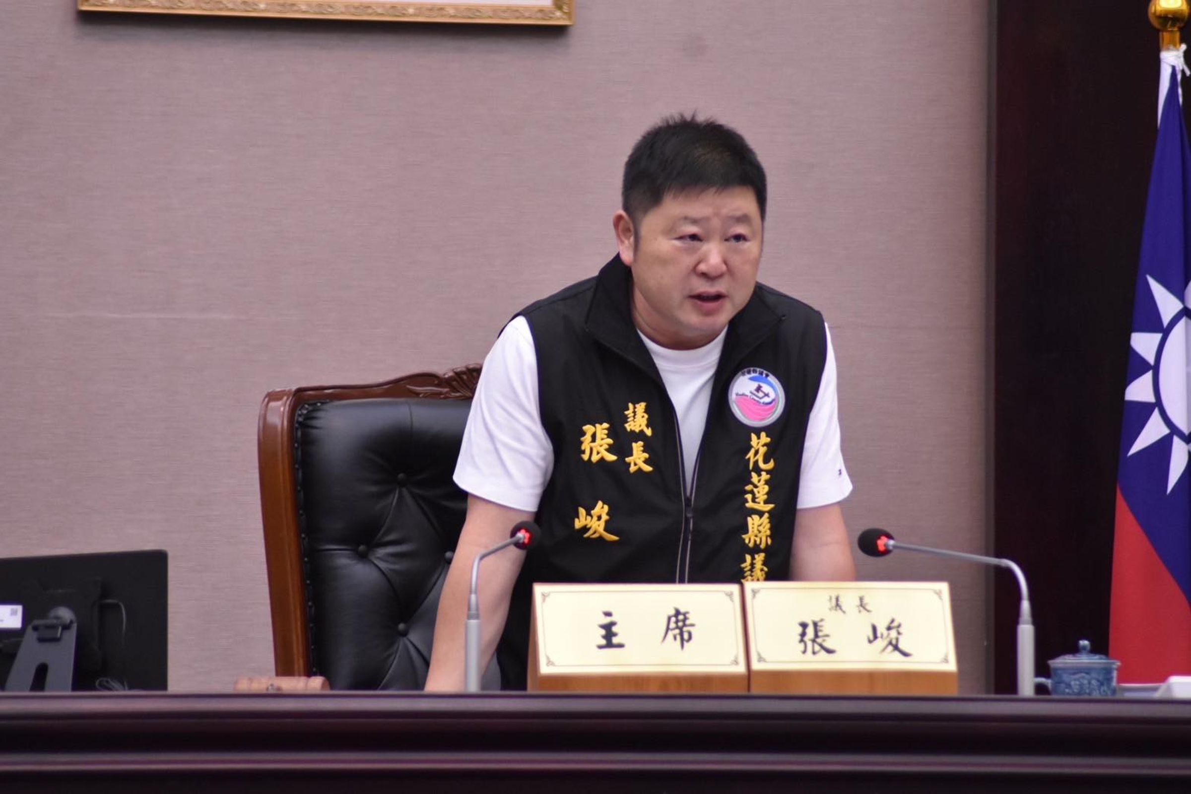 ebe74582-7cd0-4a30-bf5f-