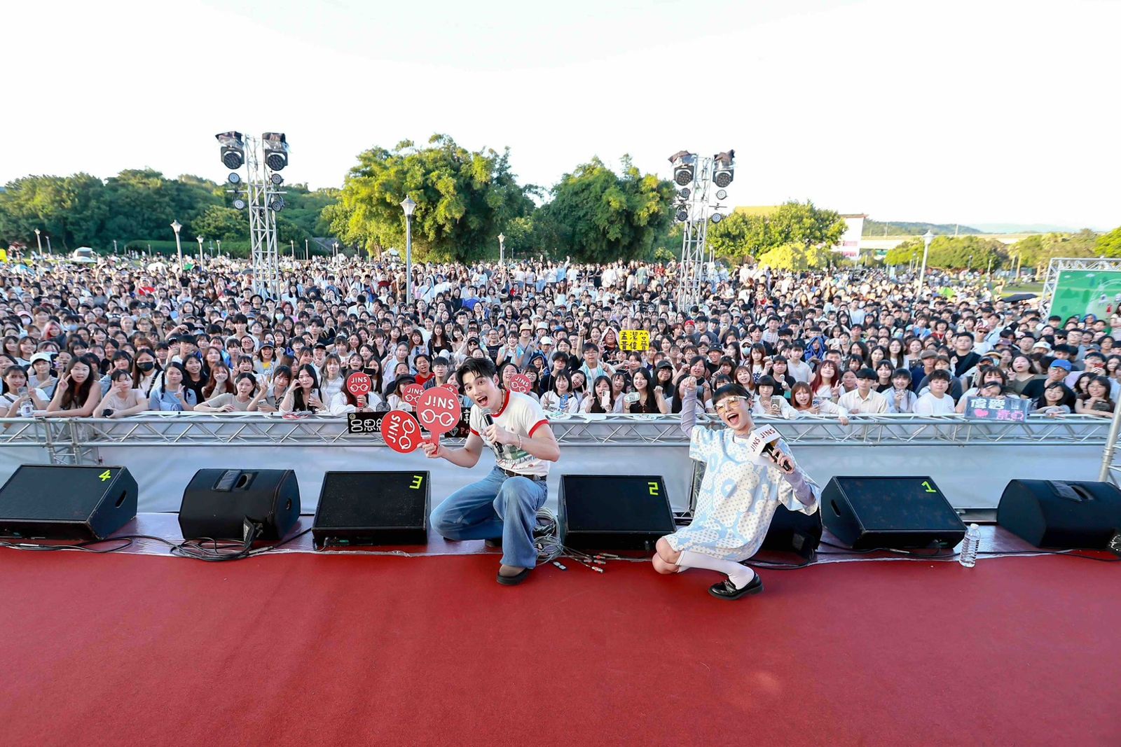 JINS《滾草皮音樂市集》萌寵音樂祭登場 金曲卡司接唱、人寵摩天輪狂吸萬人塞爆花博