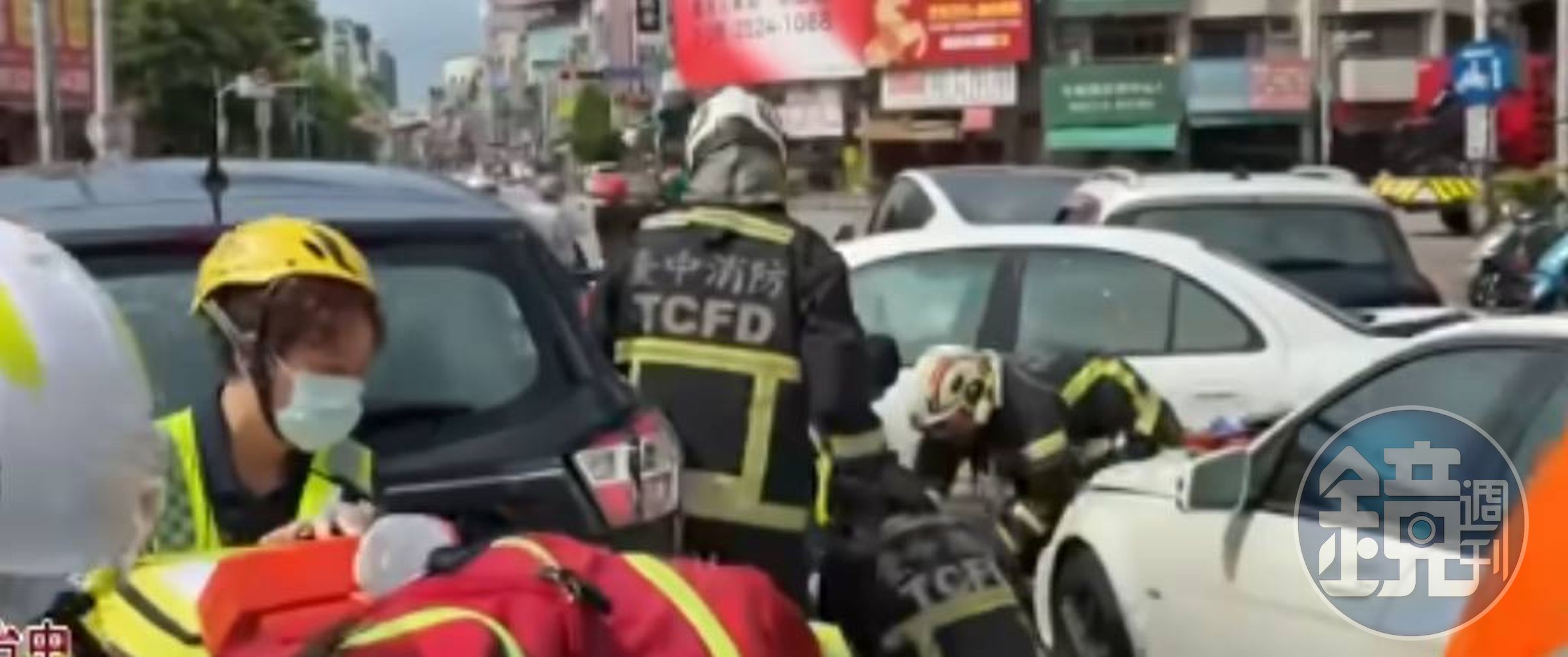 劉女毒駕闖紅燈致1死5傷慘重車禍。（翻攝畫面）