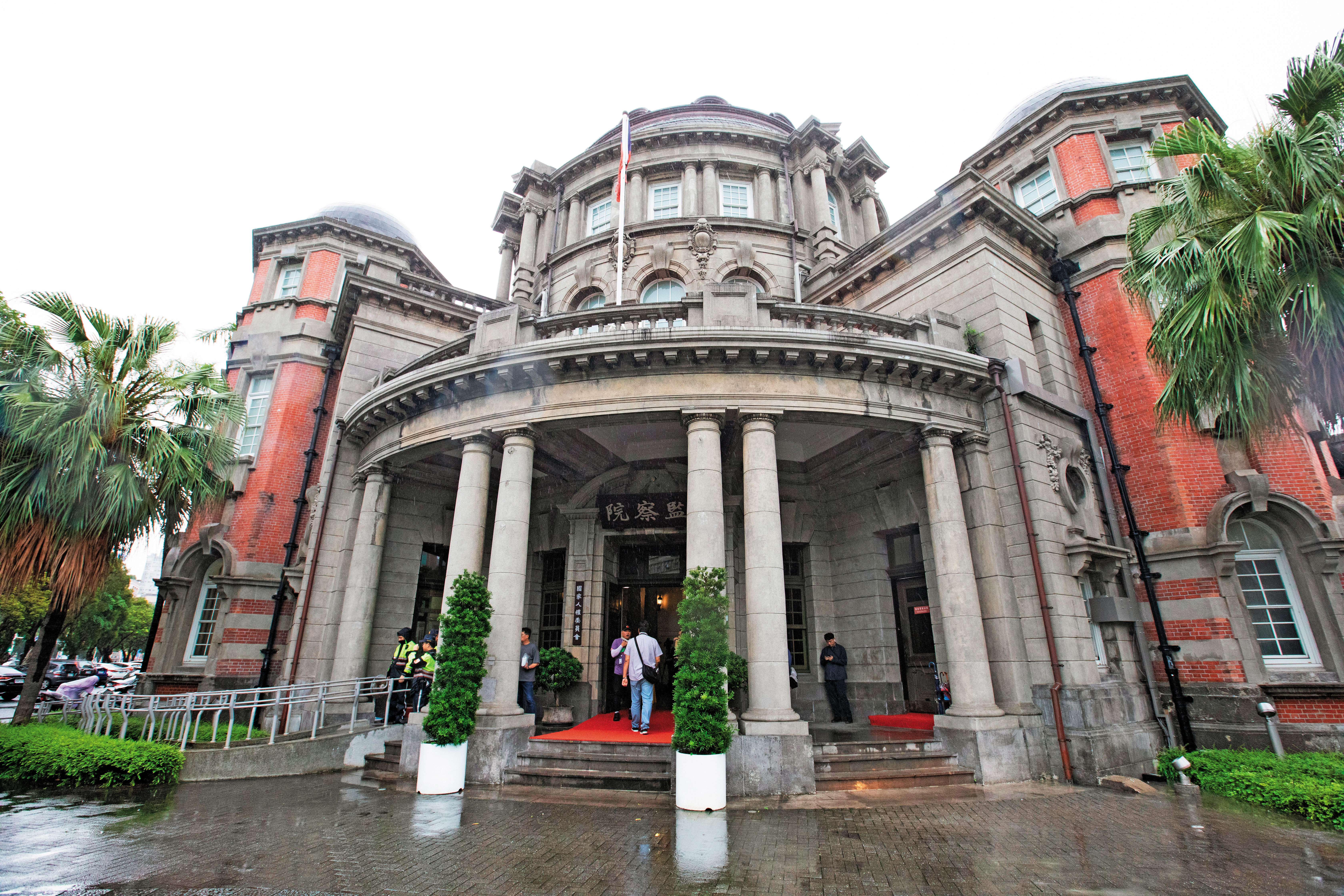 監察院113年度水電費遭凍結，監察院從上週起採取節電措施，下午3時許停開冷氣。（本刊資料照）