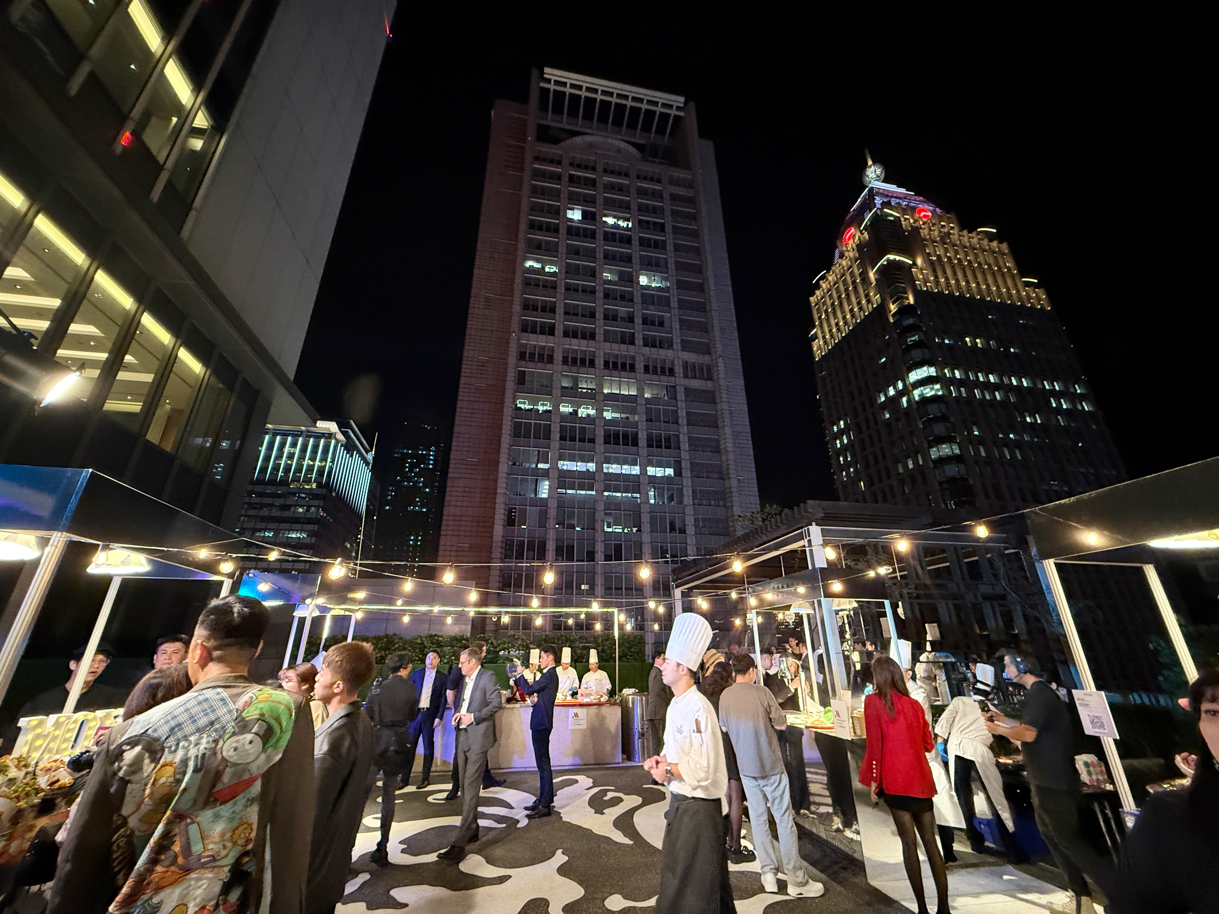 萬豪旅享家年度餐飲盛事「萬味奇遇」首度登台，集結旗下13個品牌共18間飯店主廚團隊，39道佳餚齊聚。