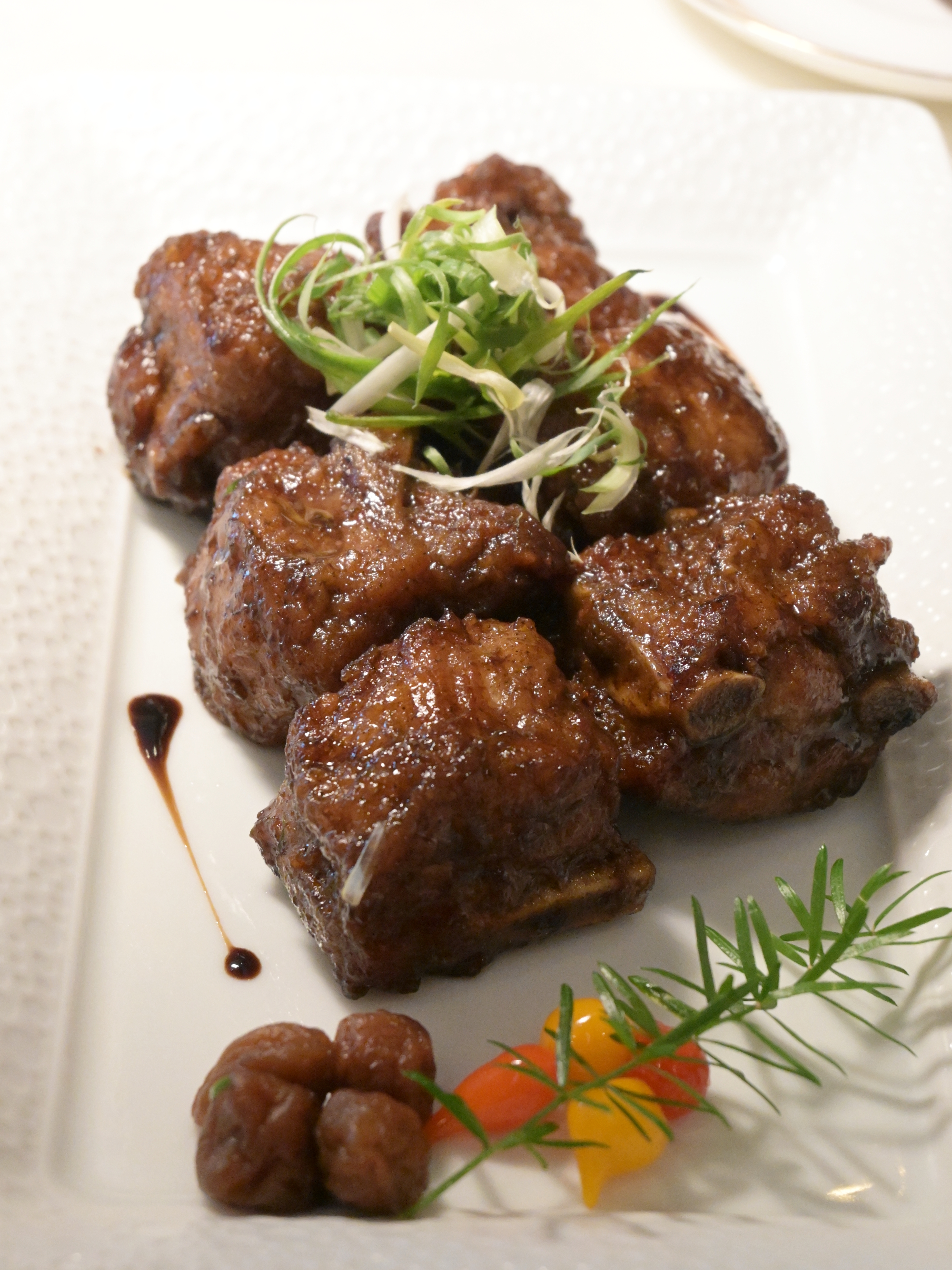 咖啡香氣與肉汁交織的「咖啡焗肉排」。（780元／份）