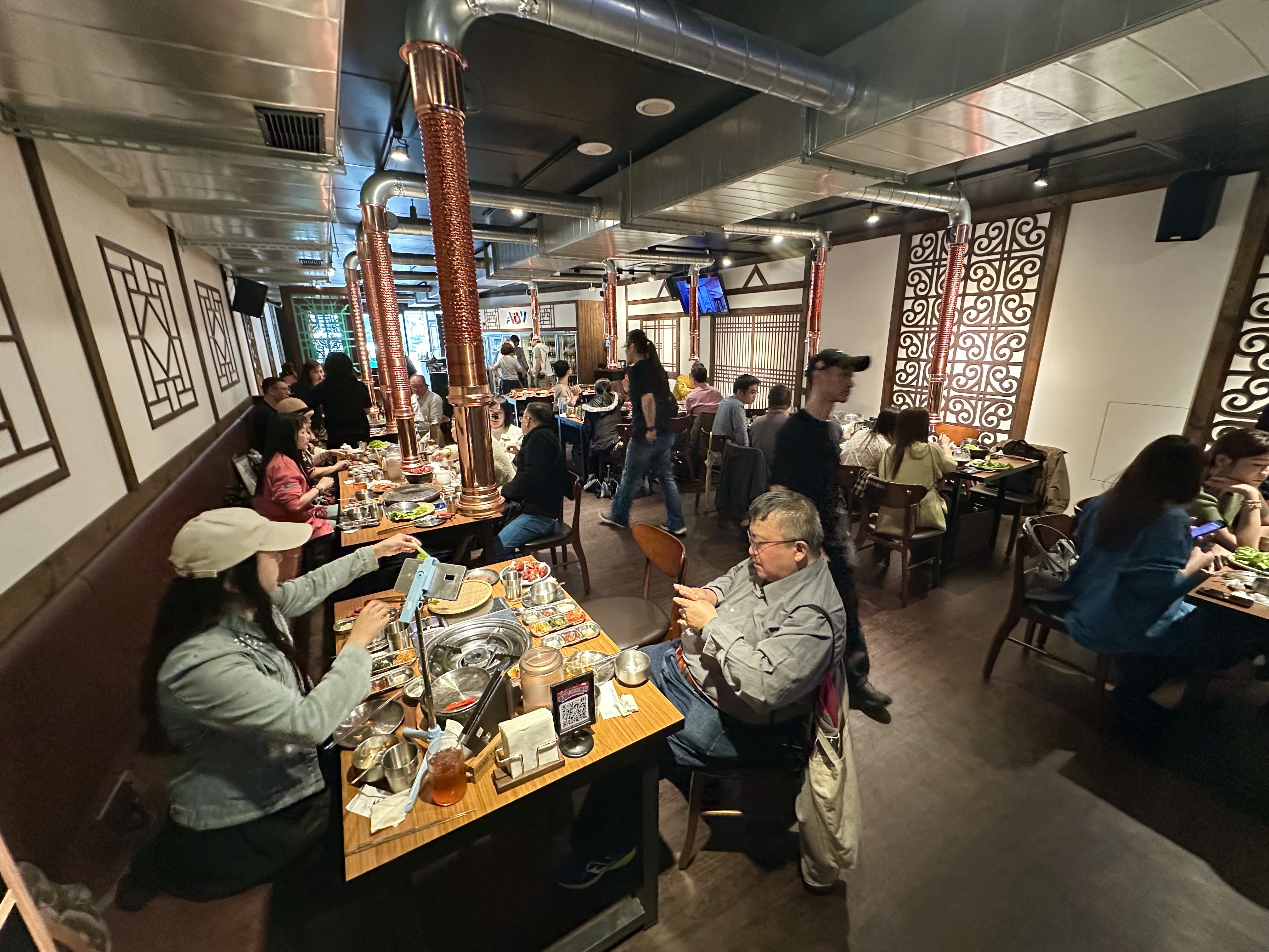 用餐空間寬敞，適合2到8人聚餐。