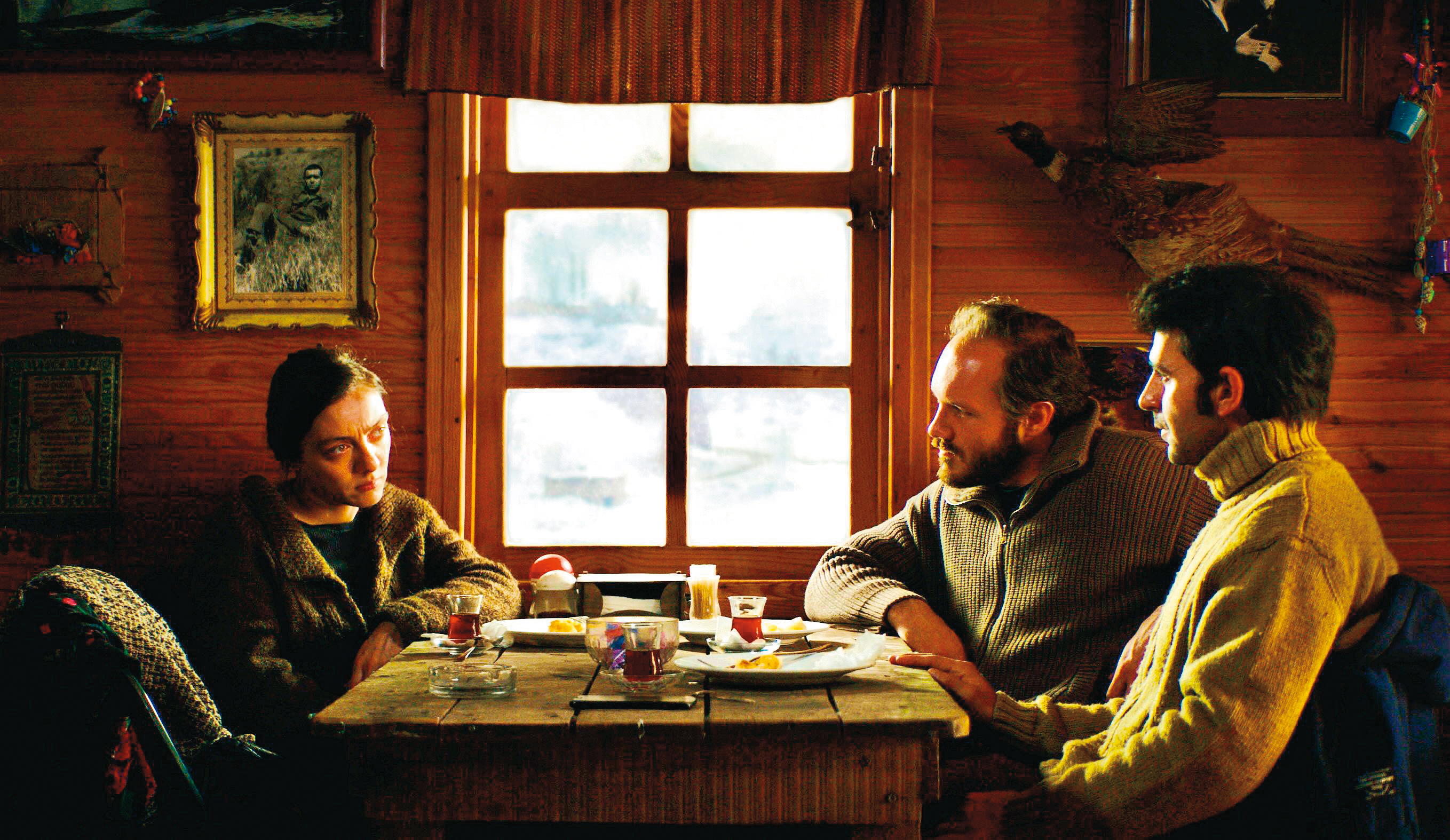 女學生藏在筆記本裡給老師的情書被發現，衍生出老師性騷擾學生的指控。（海鵬提供）