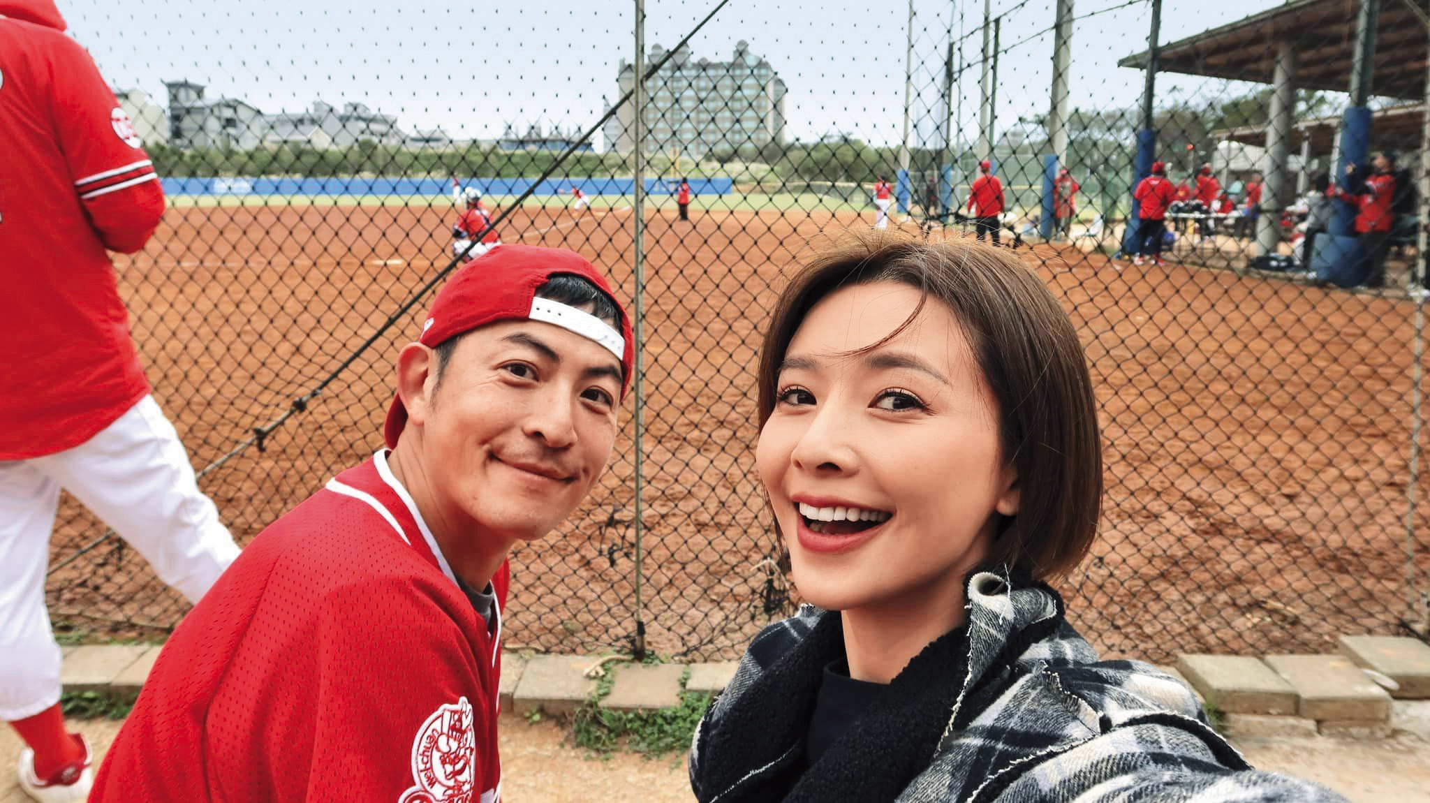 趙駿亞和吳婉君去年傳出緋聞，不料日前吳婉君遭男方毆打，赴警局提告。（翻攝自吳婉君臉書）