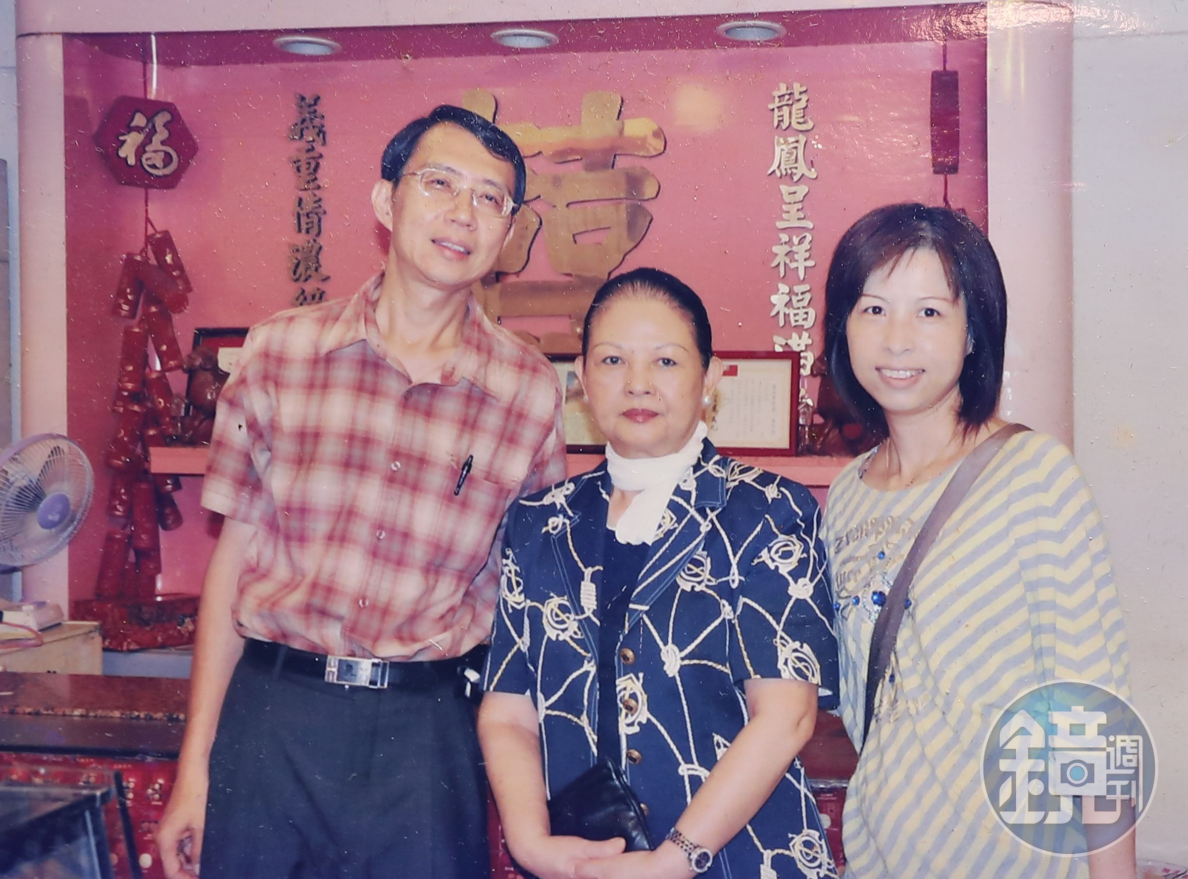 人稱三娘的王永慶三房李寶珠（中）是十字軒常客，曾訂麵龜為王永慶母親祝壽。（十字軒提供）
